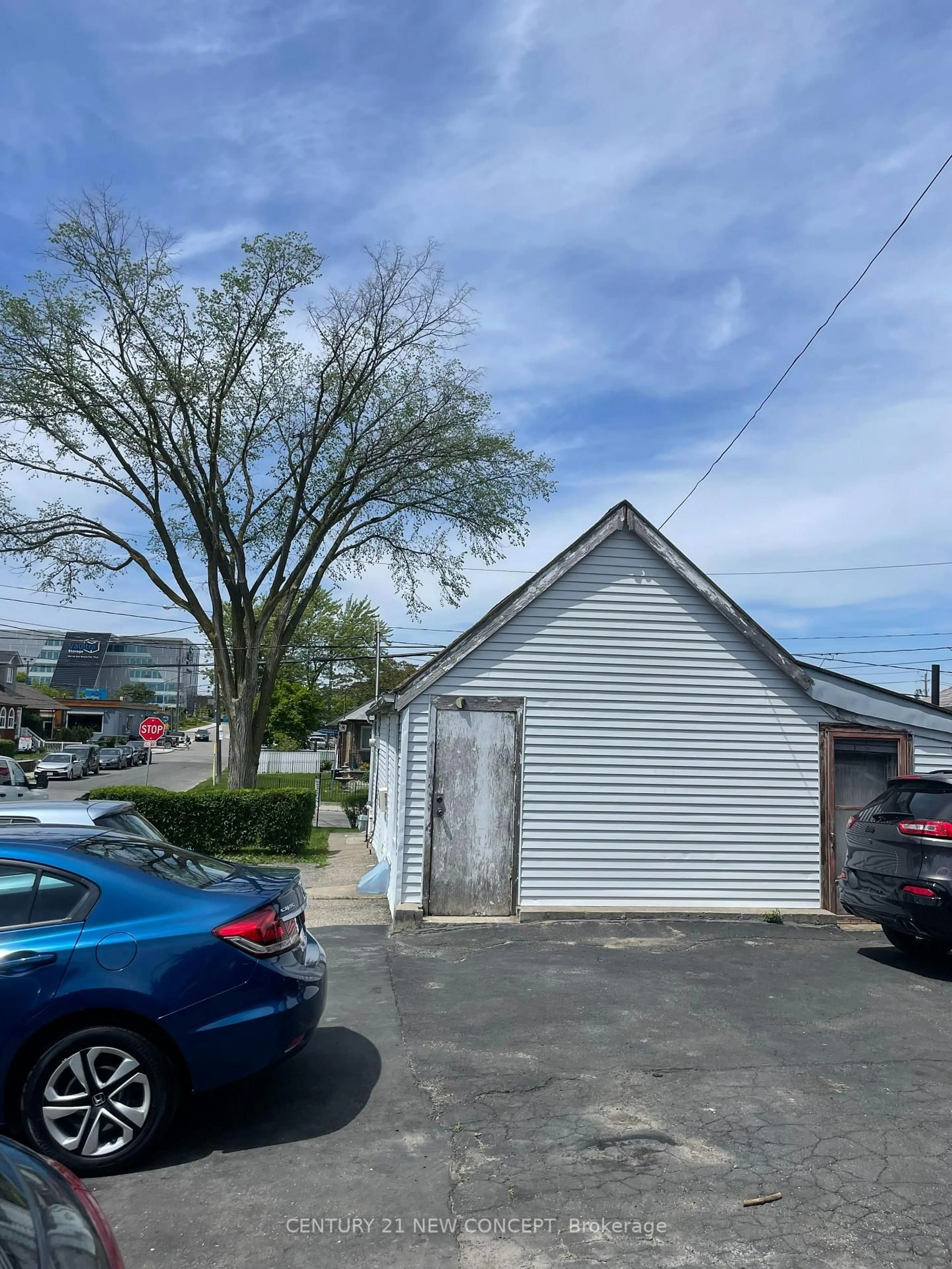 Shed for 1171 Roselawn Ave, Toronto Ontario M6B 1C5