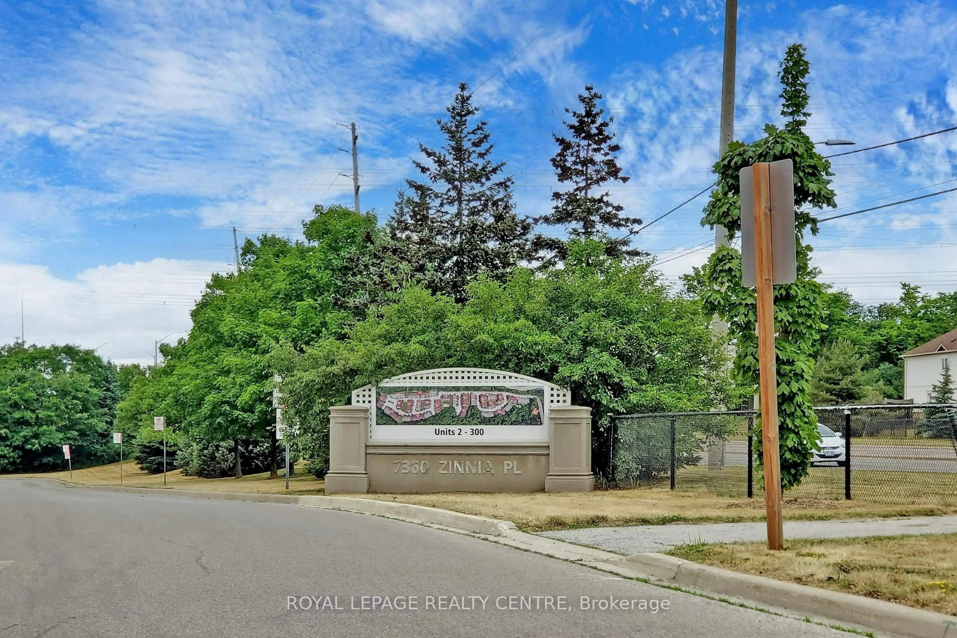 A pic from outside/outdoor area/front of a property/back of a property/a pic from drone, mountain view for 7360 Zinnia Pl #162, Mississauga Ontario L5W 2A1