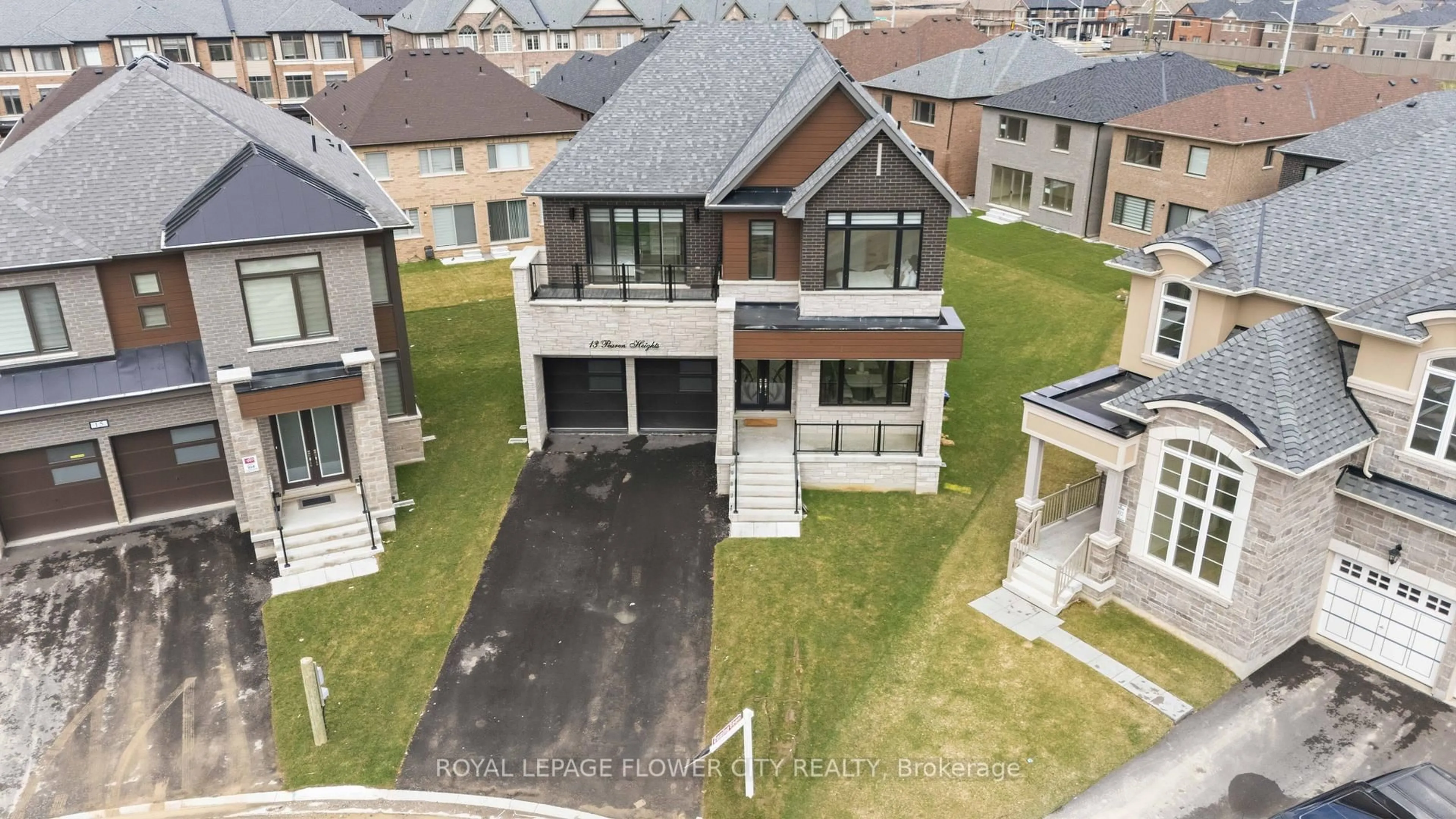A pic from outside/outdoor area/front of a property/back of a property/a pic from drone, street for 13 Pearen Hts, Caledon Ontario L7C 4N4