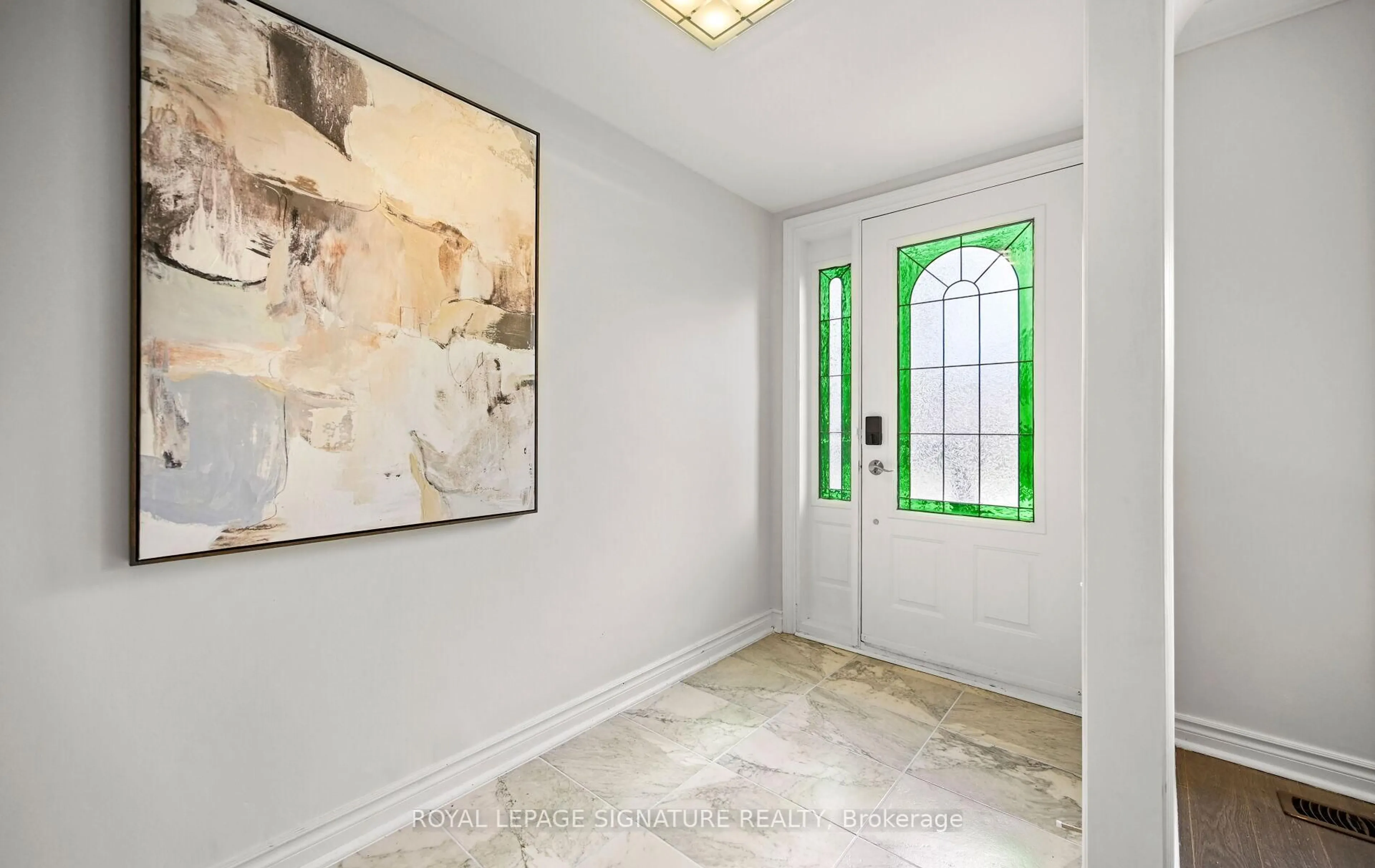 Indoor entryway for 1207 Pinegrove Rd, Oakville Ontario L6L 2W8