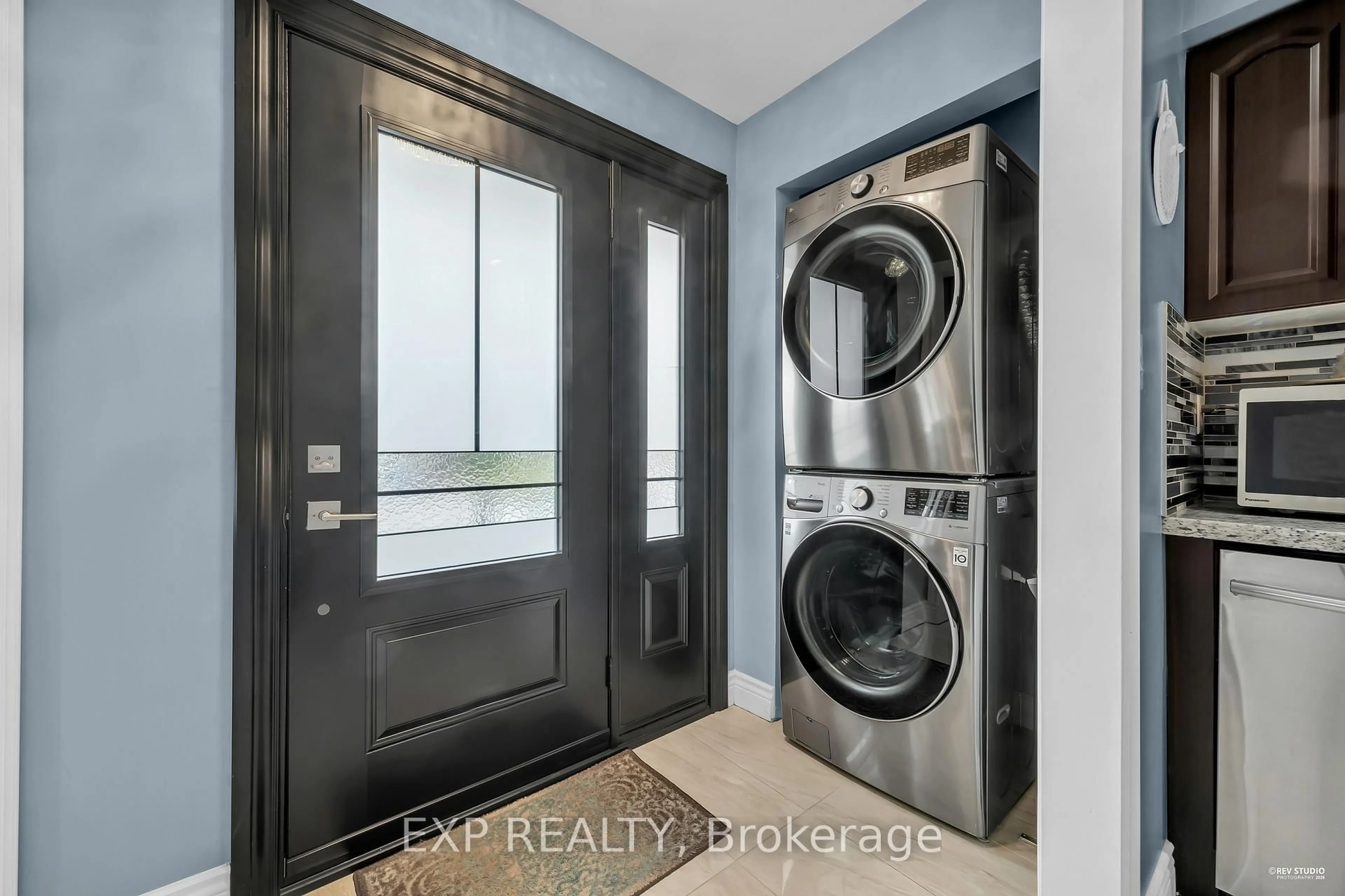 Laundry room for 24 Goldcrest Blvd, Toronto Ontario M6L 2X5