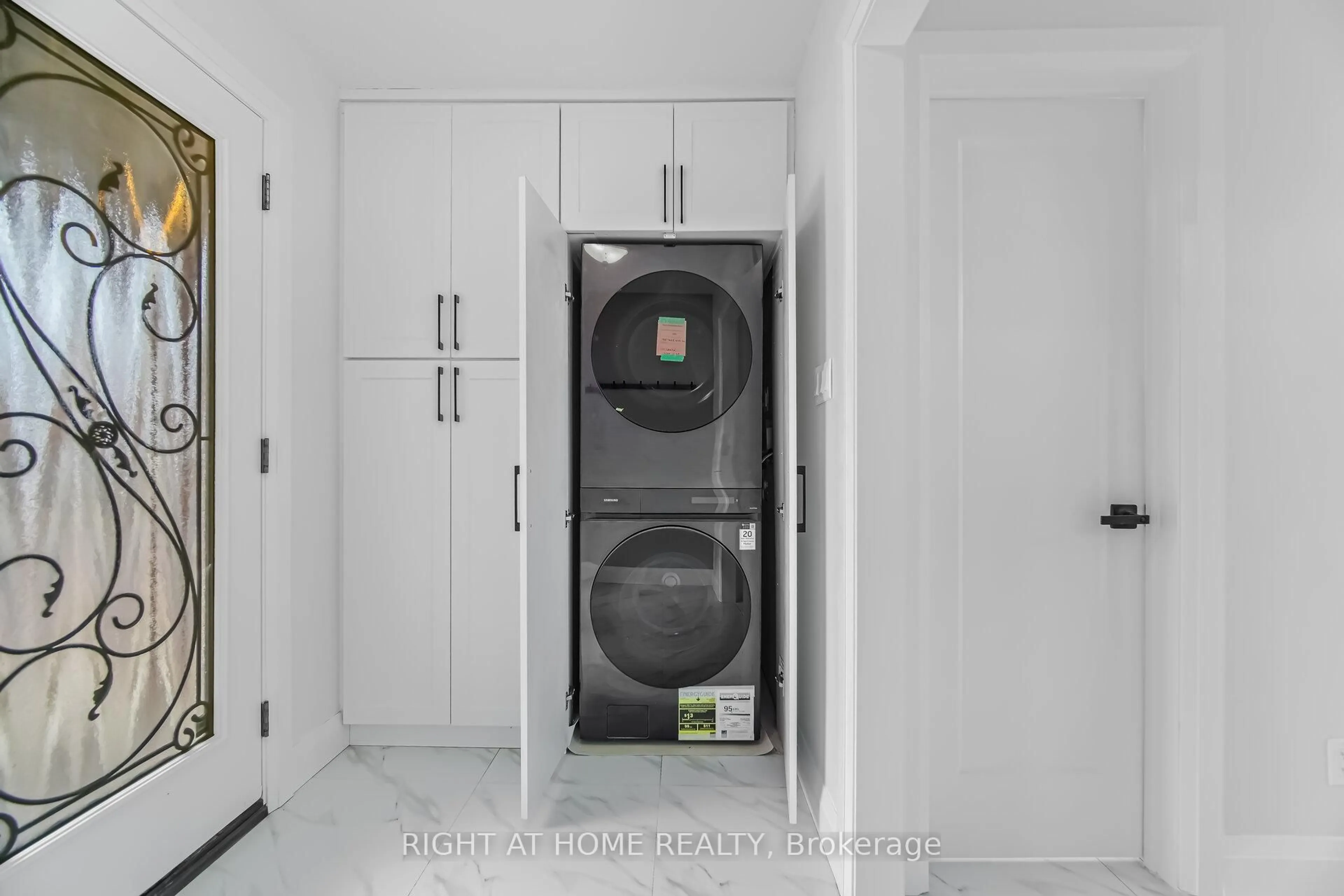 Laundry room for 20 Pepperwood Pl, Brampton Ontario L6S 3R9