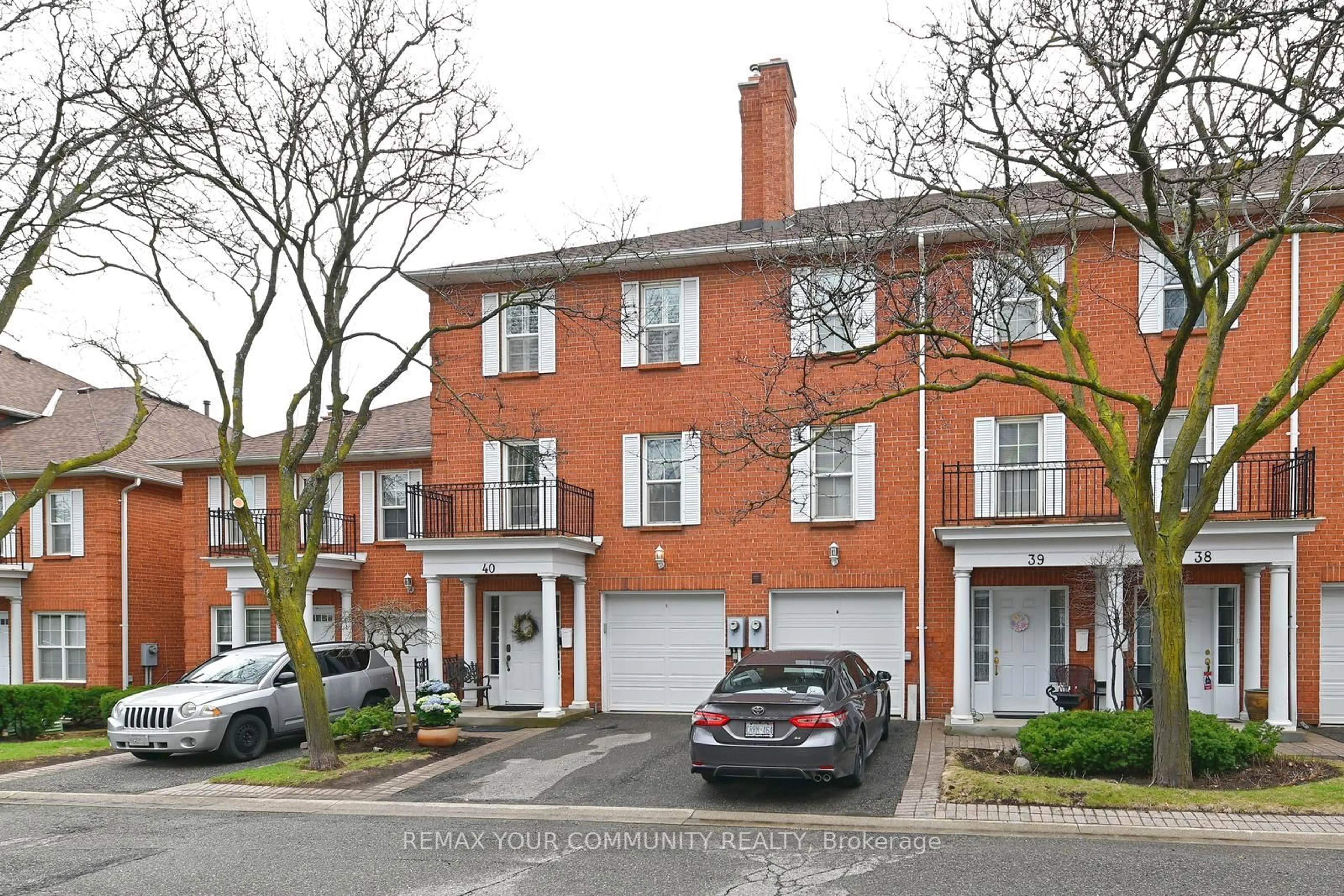 Home with brick exterior material, street for 40 Stornwood Crt #40, Brampton Ontario L6W 4H5