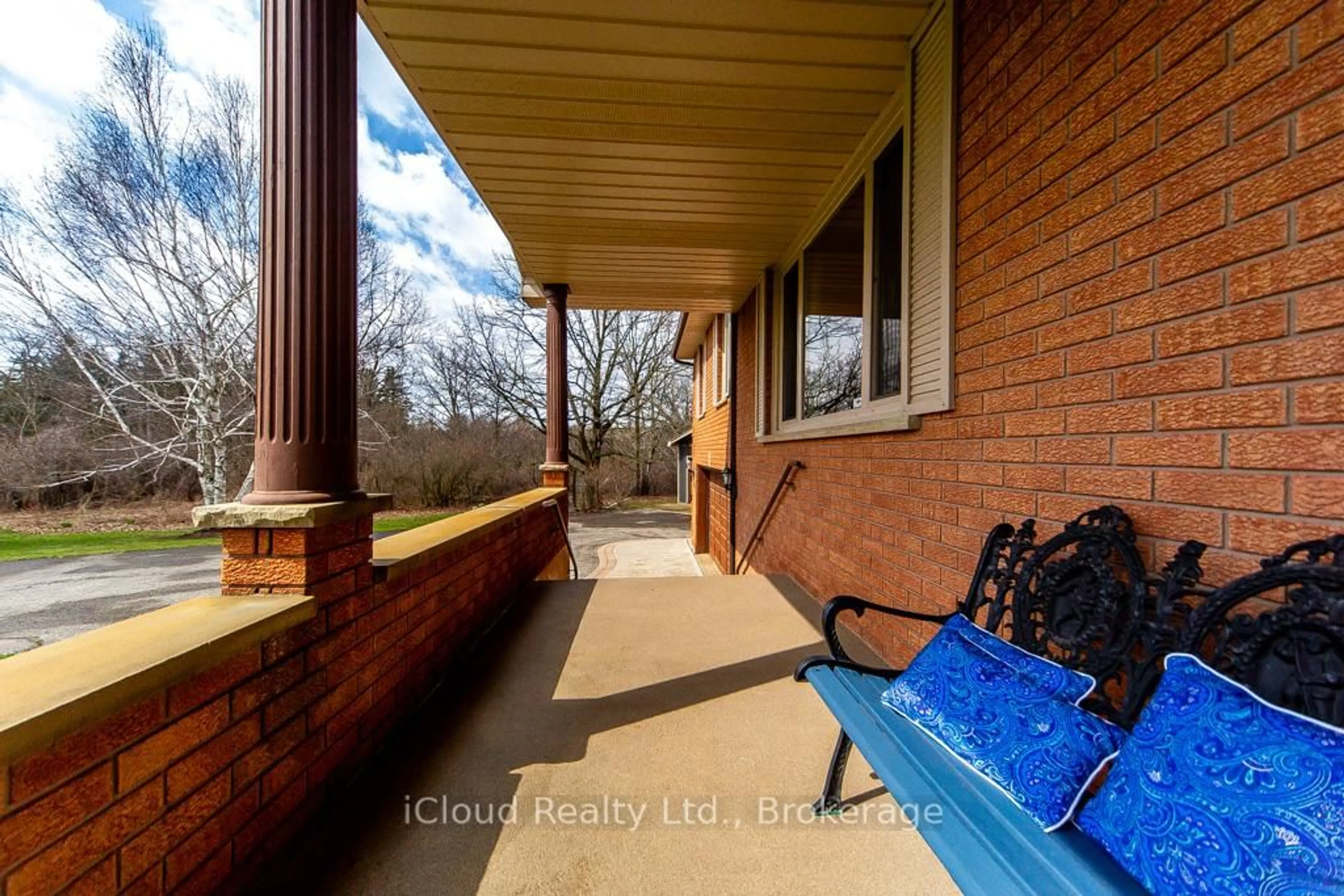 Indoor entryway for 4101 Campbellville Rd, Milton Ontario L0P 1B0