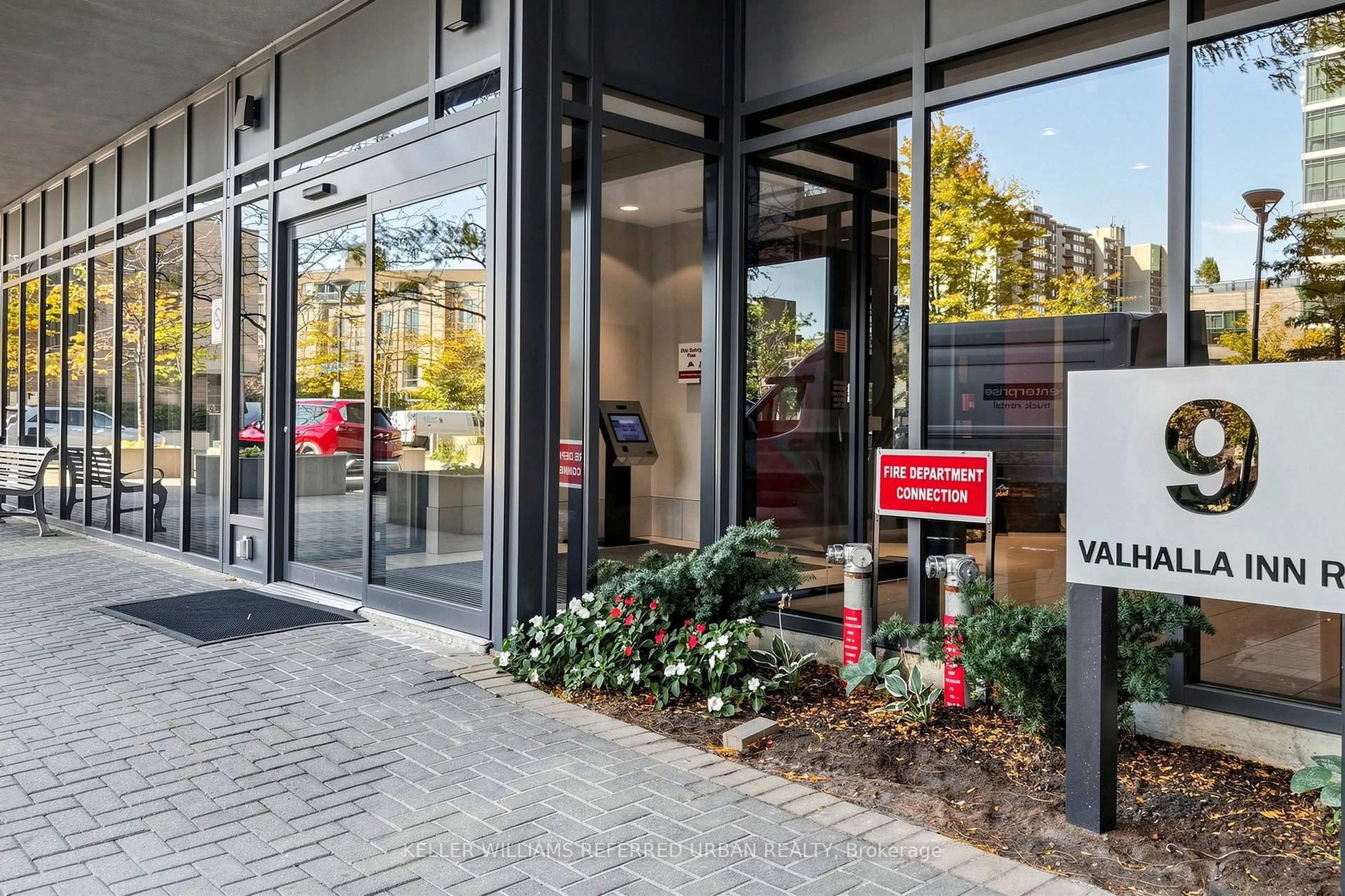 Indoor foyer for 9 Valhalla Inn Rd #1503, Toronto Ontario M9B 0B1