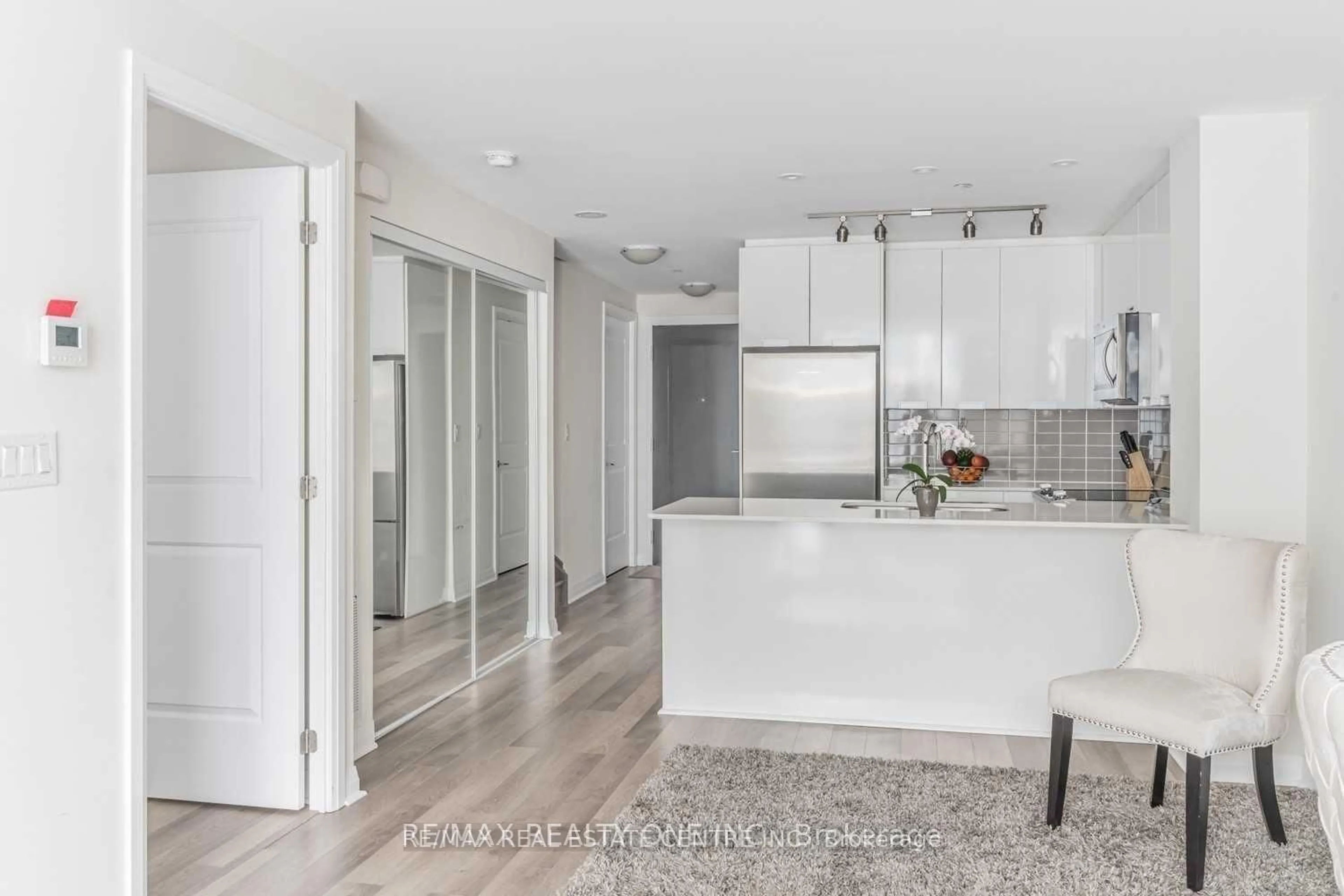 Open concept kitchen, unknown for 5025 Four Springs Ave #112, Mississauga Ontario L5R 0G5