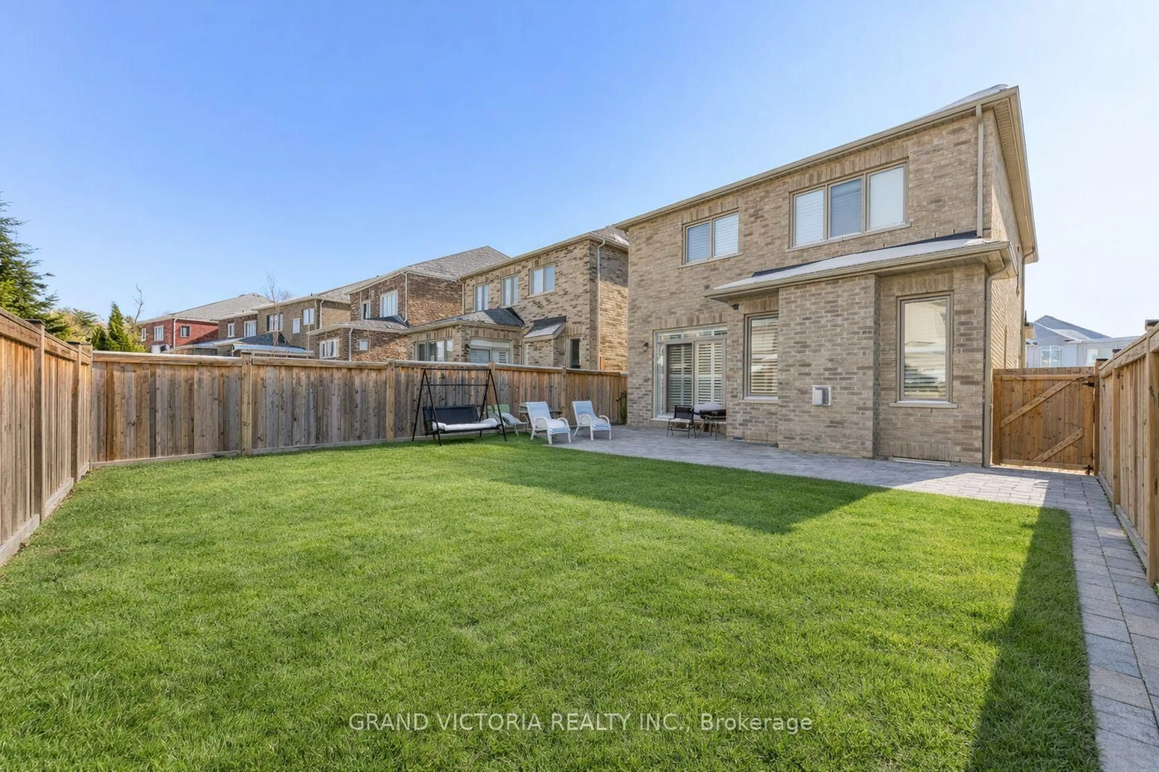 A pic from outside/outdoor area/front of a property/back of a property/a pic from drone, street for 4 Mussle White Rd, Brampton Ontario L6Y 0E3