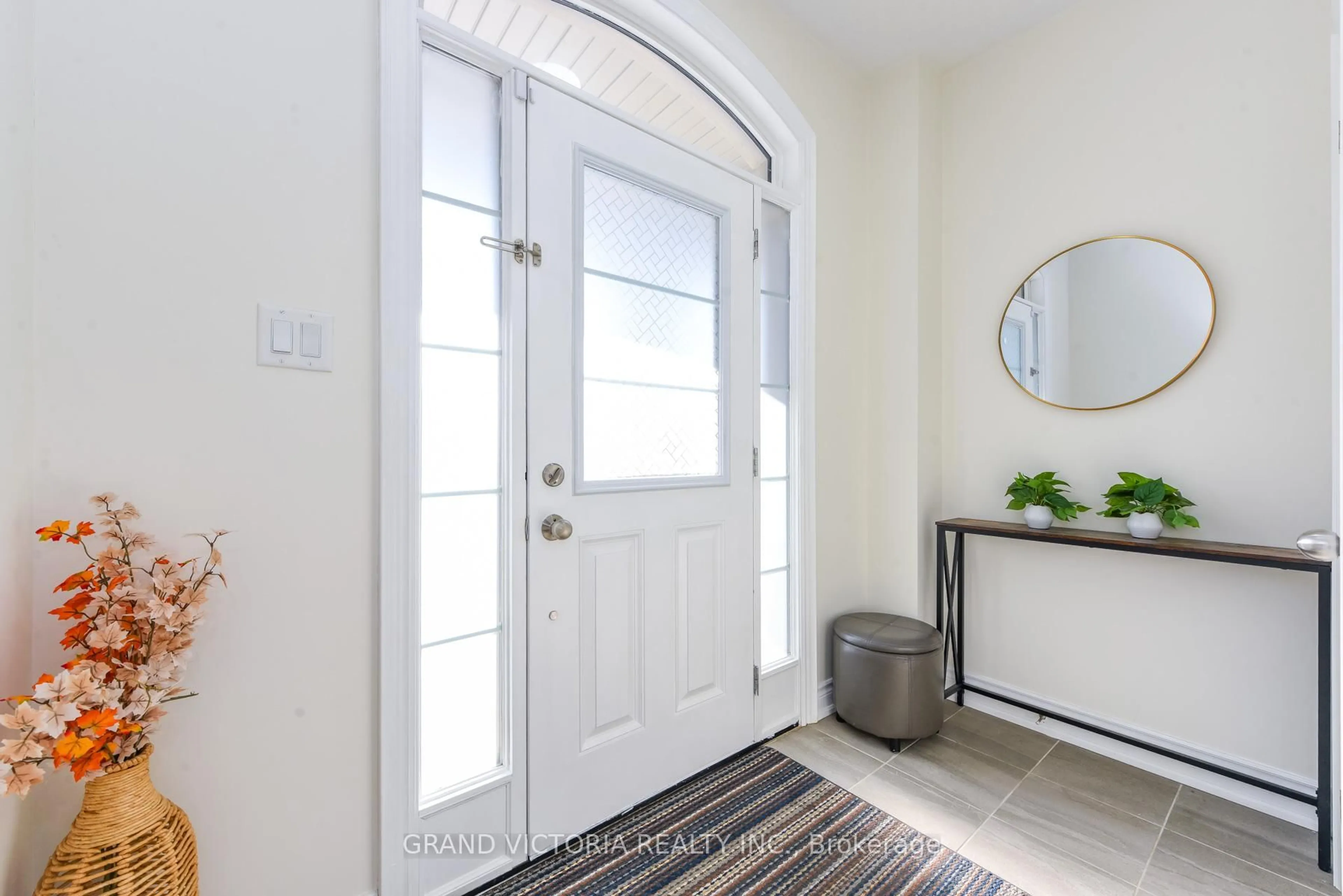 Indoor entryway for 4 Mussle White Rd, Brampton Ontario L6Y 0E3