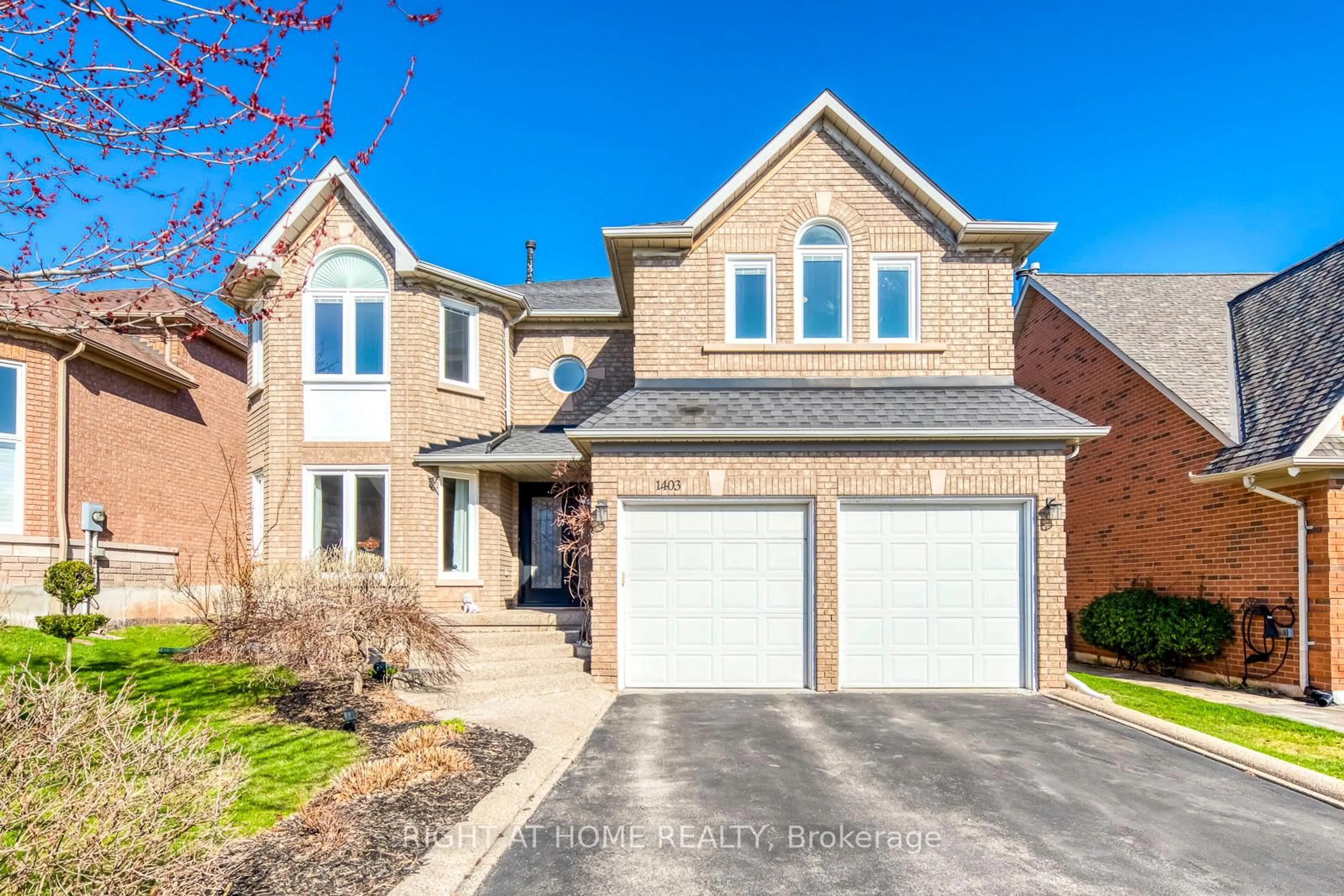 Home with brick exterior material, street for 1403 BAYSHIRE Dr, Oakville Ontario L6H 6E8