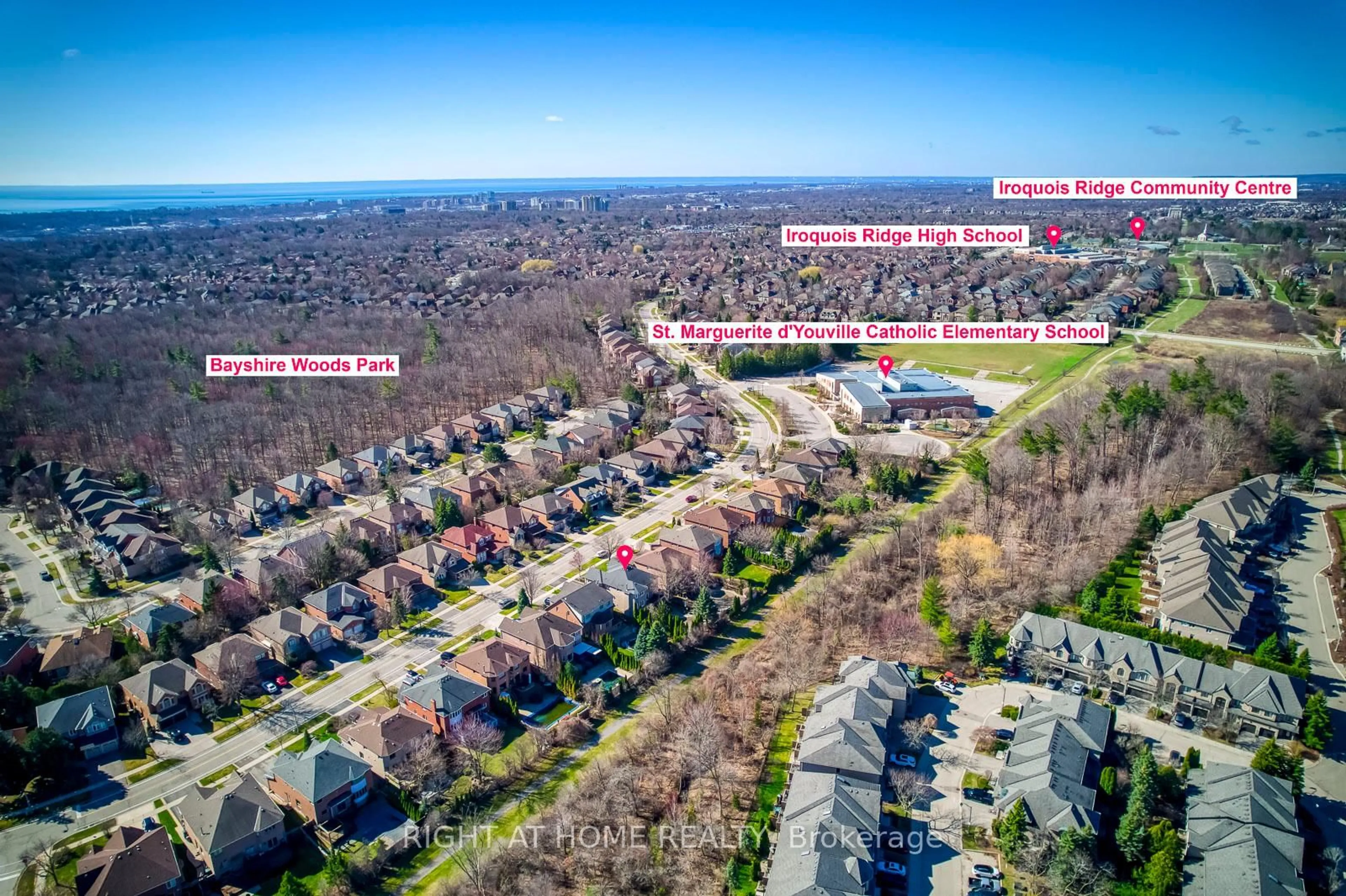 A pic from outside/outdoor area/front of a property/back of a property/a pic from drone, unknown for 1403 BAYSHIRE Dr, Oakville Ontario L6H 6E8