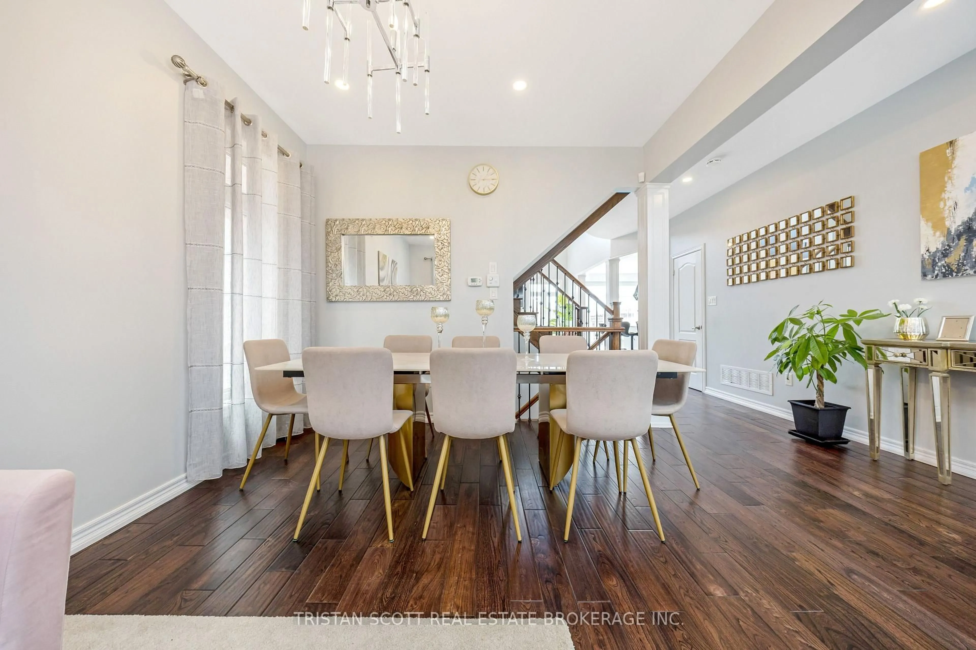 Dining room, wood/laminate floor for 606 Nairn Circ, Milton Ontario L9T 7X6