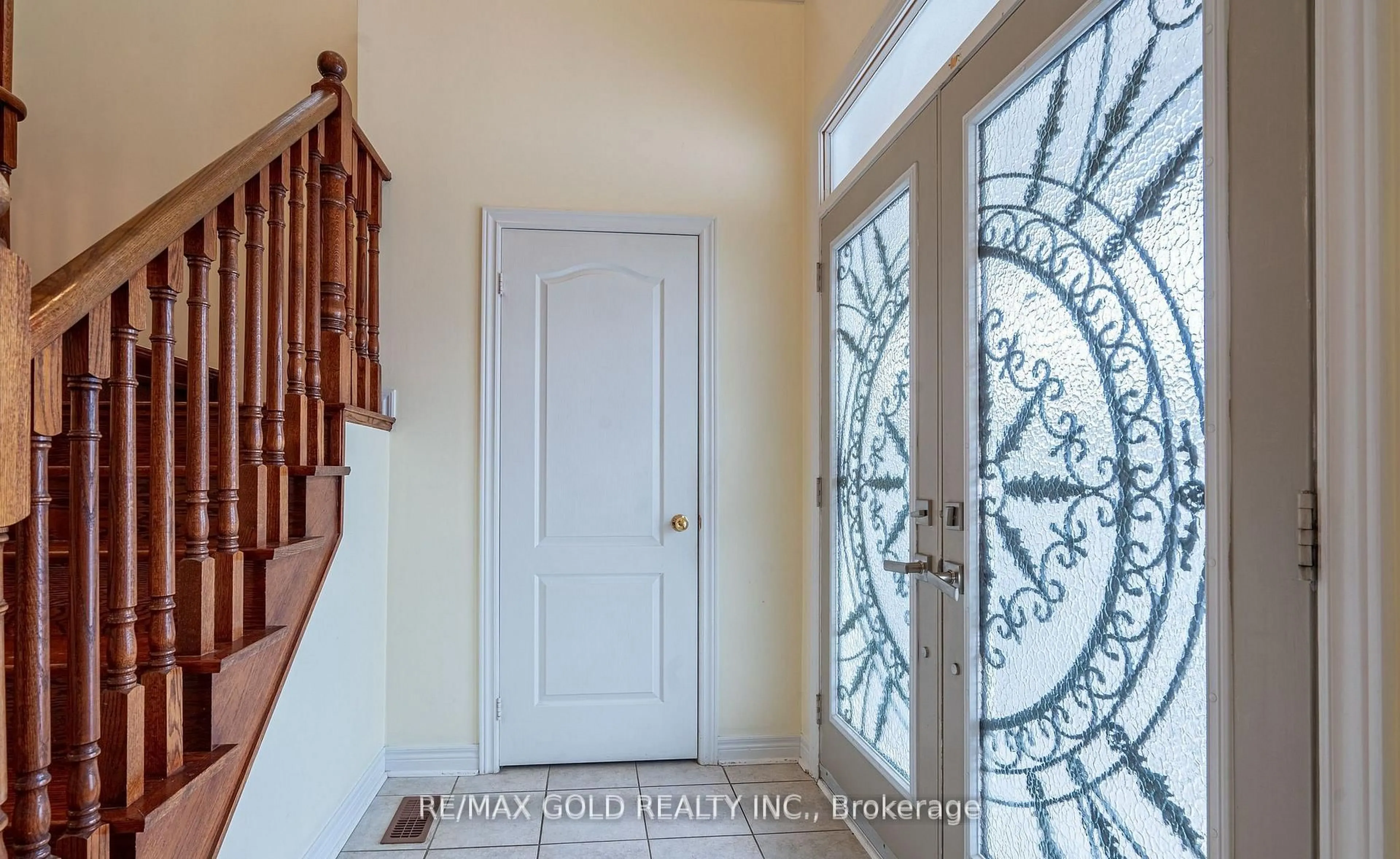 Indoor entryway for 311 Father Tobin Rd, Brampton Ontario L6R 0P4