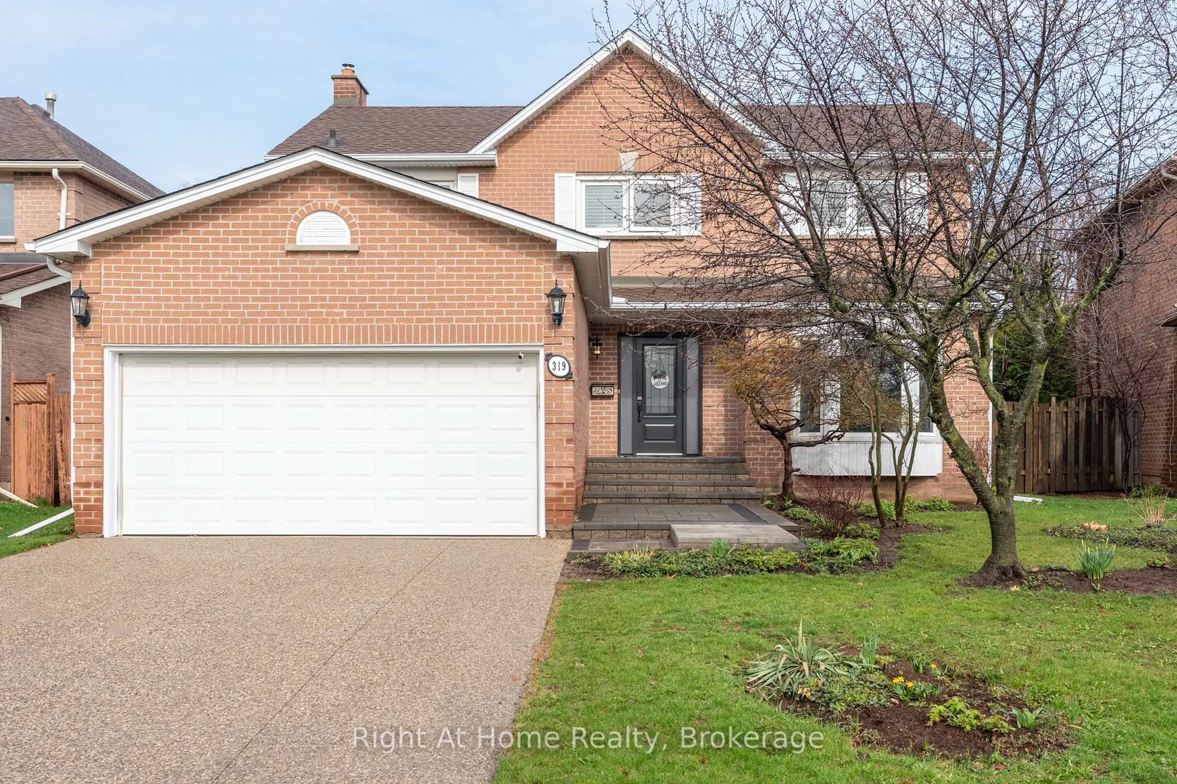 A pic from outside/outdoor area/front of a property/back of a property/a pic from drone, street for 319 River Oaks Blvd, Oakville Ontario L6H 3X5