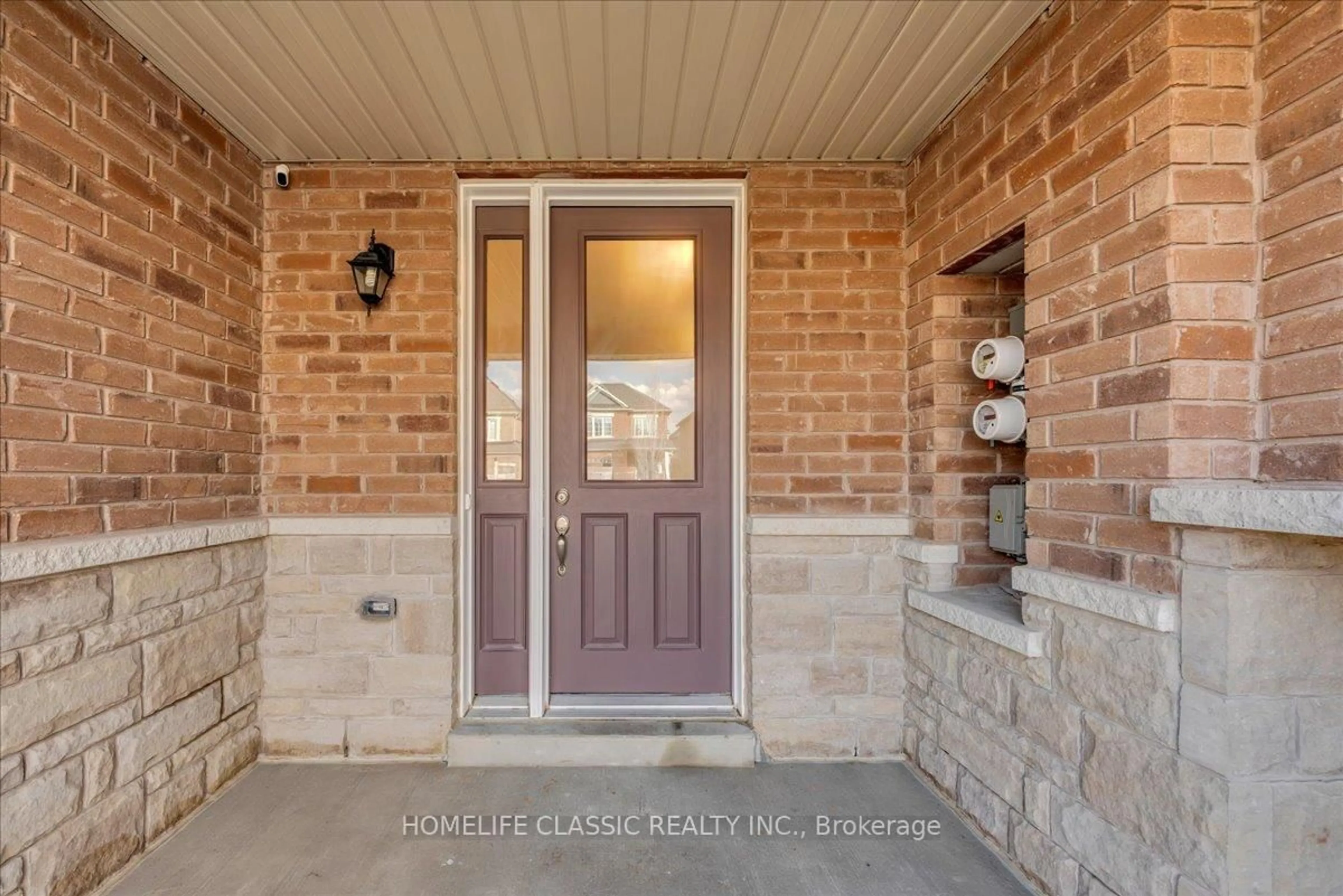 Indoor entryway for 82 Blackberry Valley Cres, Caledon Ontario L7C 3Z8