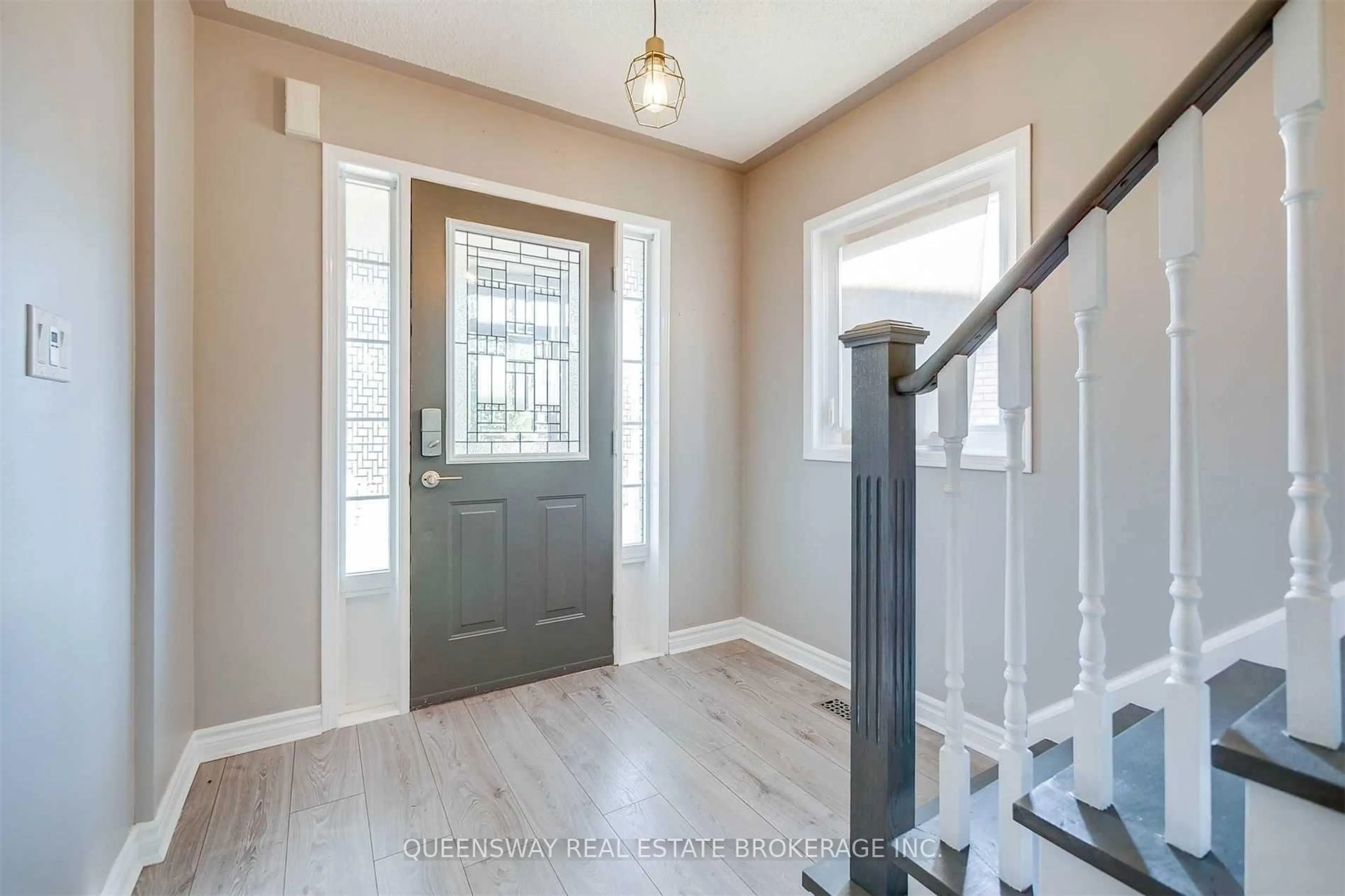 Indoor entryway for 20 Hesketh Crt, Caledon Ontario L7C 1C6