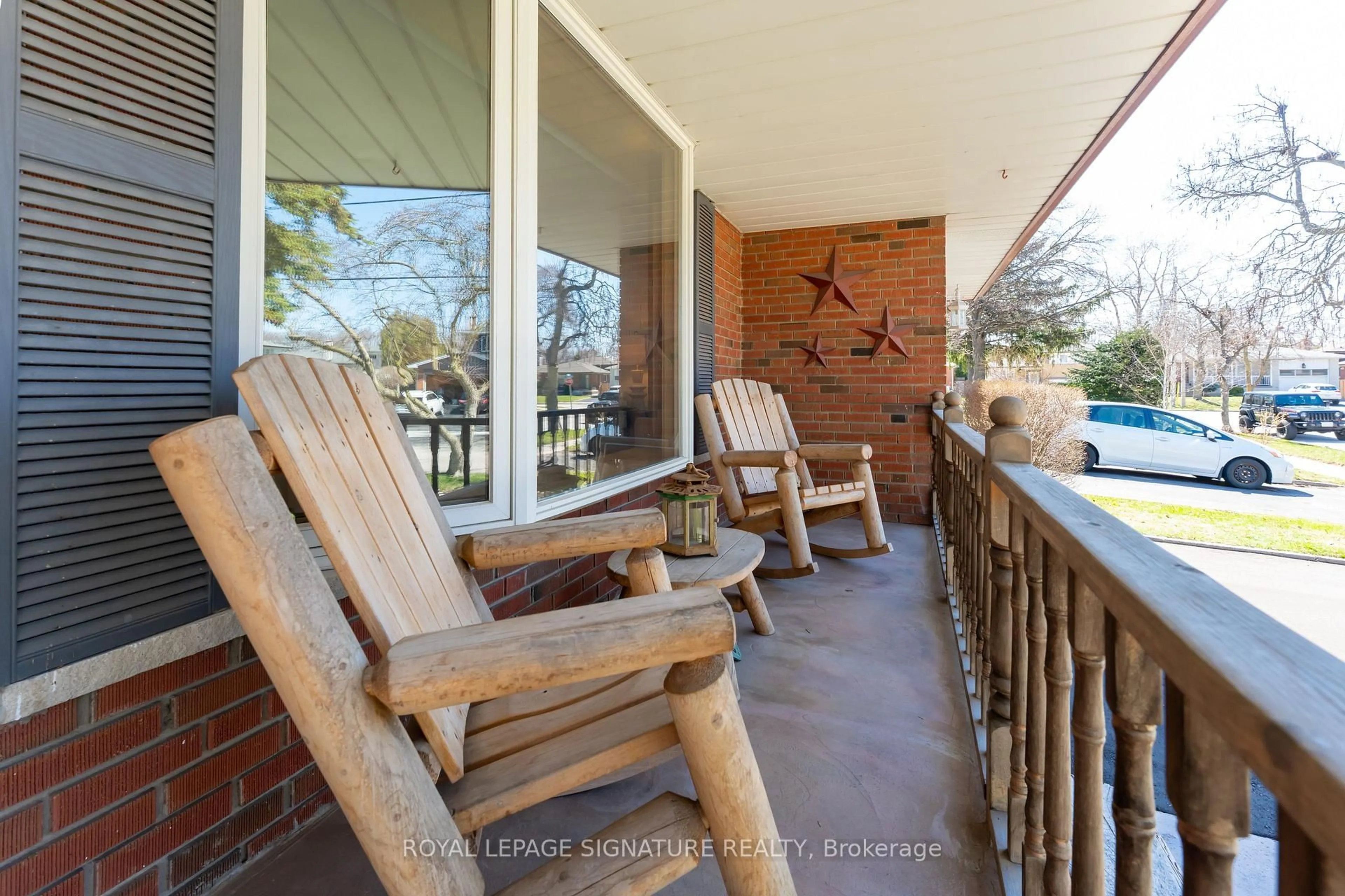 Patio, water/lake/river/ocean view for 2002 Ingledale Rd, Mississauga Ontario L5J 2H2