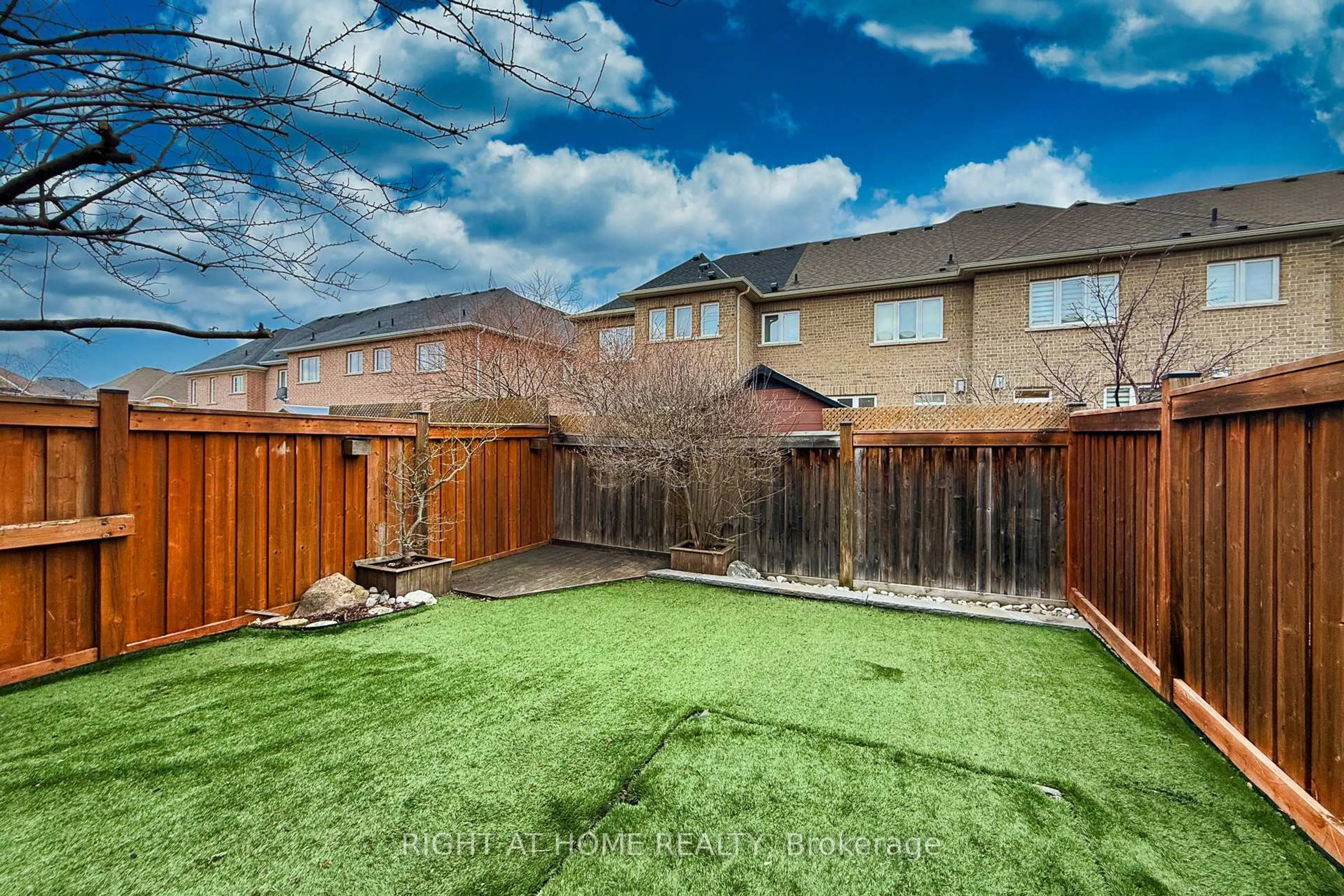 Patio, street for 15 Munch Pl, Milton Ontario L9T 8K6