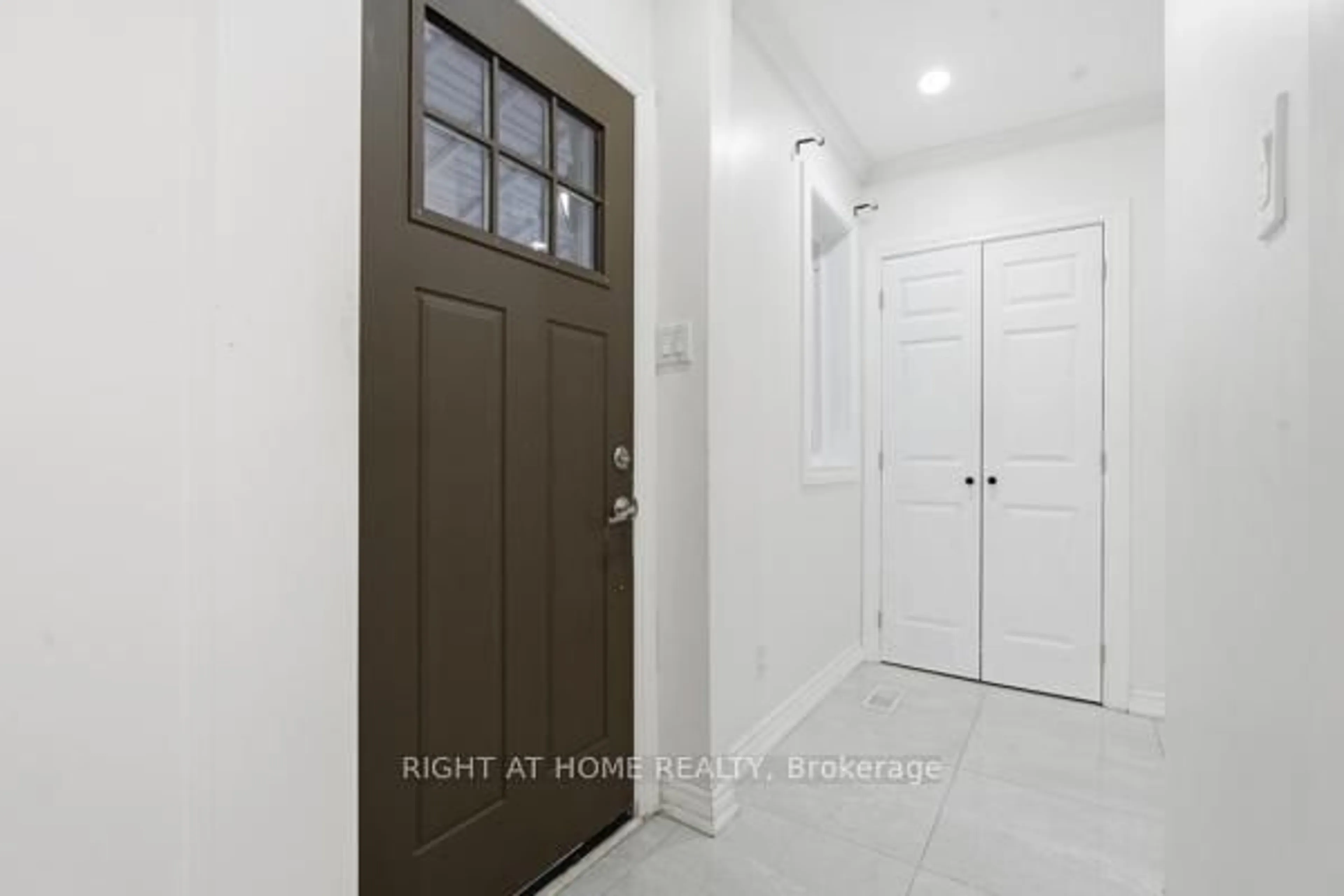 Indoor entryway for 200 Gary Dr, Toronto Ontario M9N 2M4