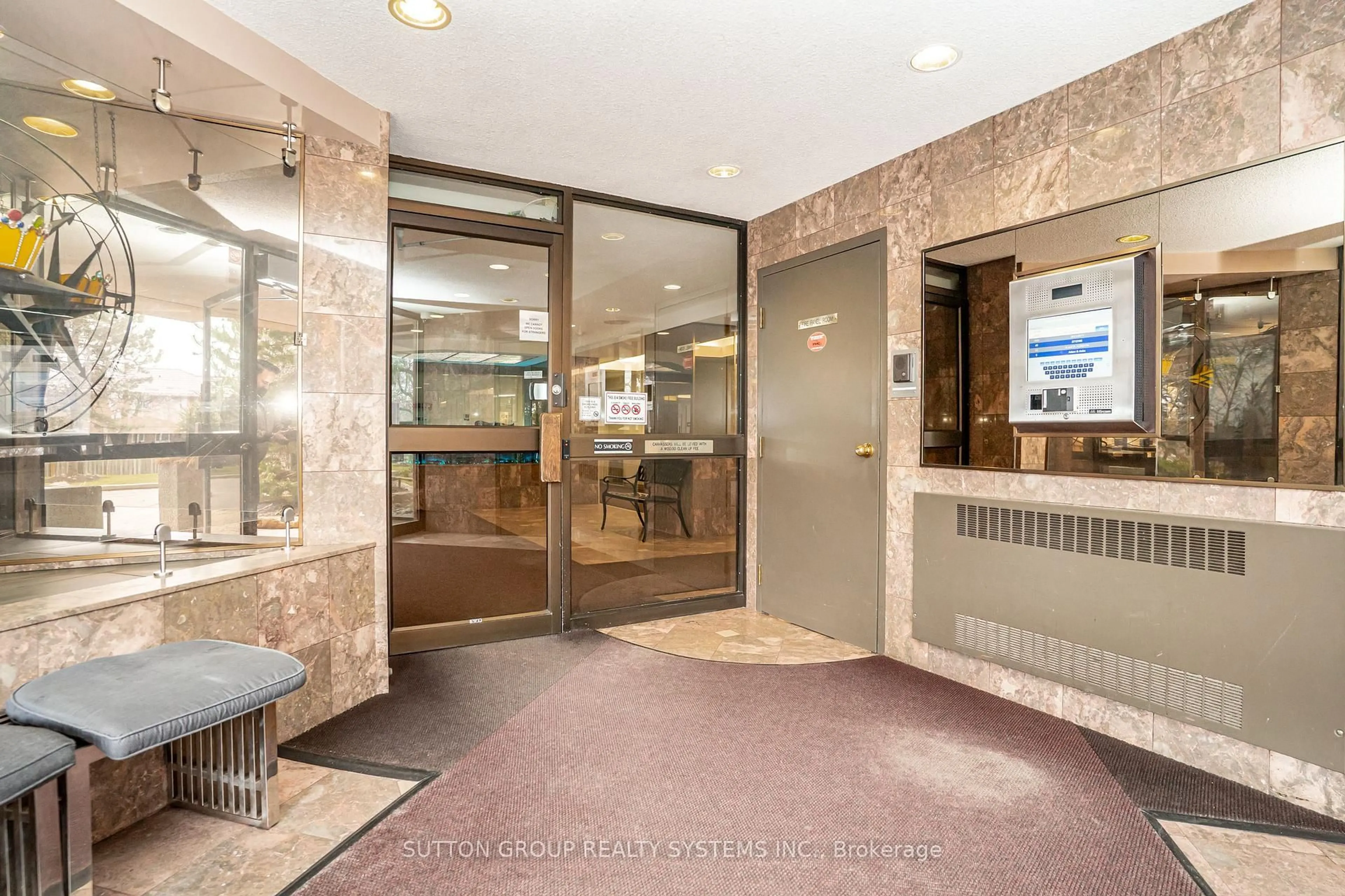 Indoor foyer for 20 Cherrytree Dr ##802, Brampton Ontario L6Y 3V1