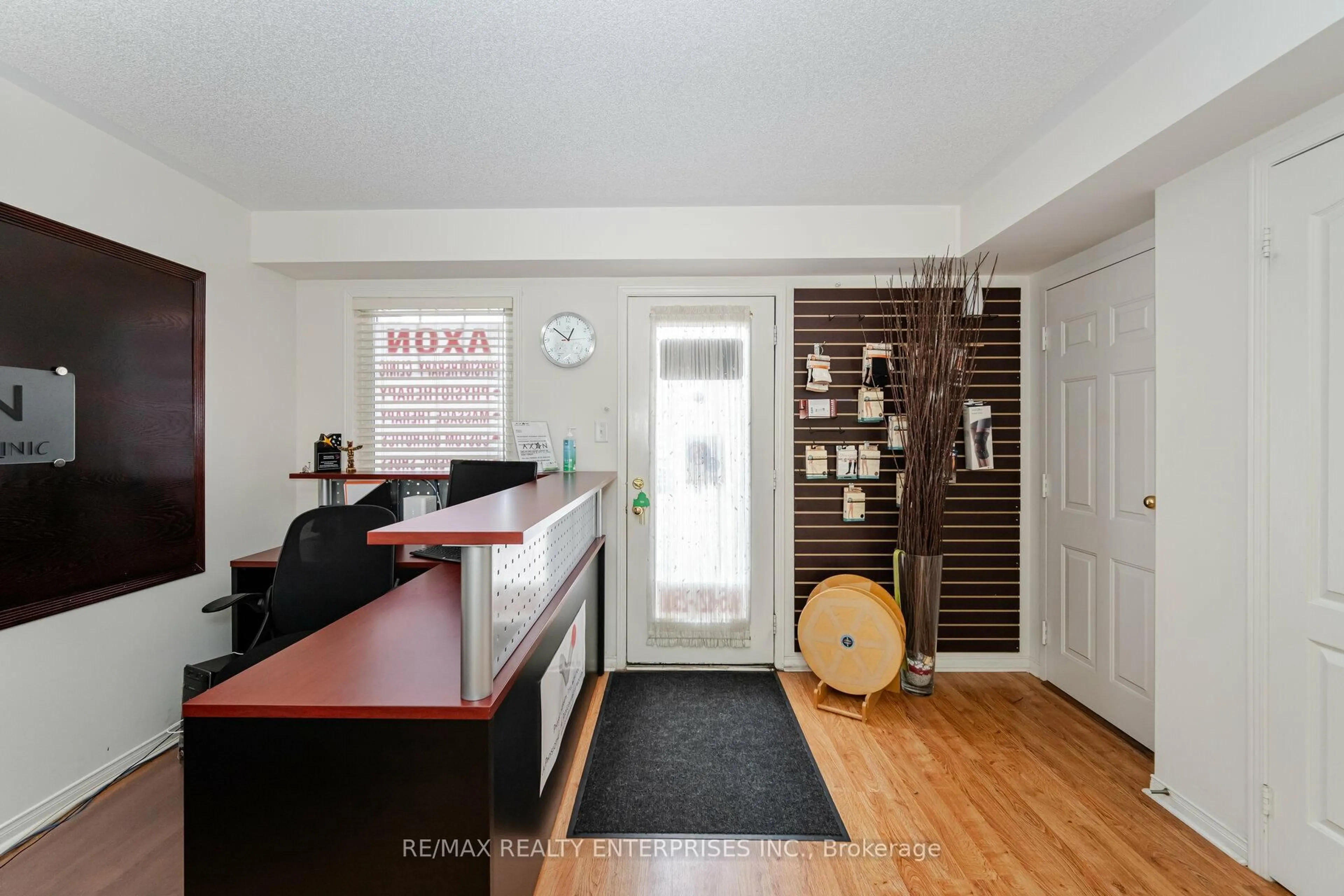 Indoor foyer for 3375 Thomas St #3,4, Mississauga Ontario L5M 0P7