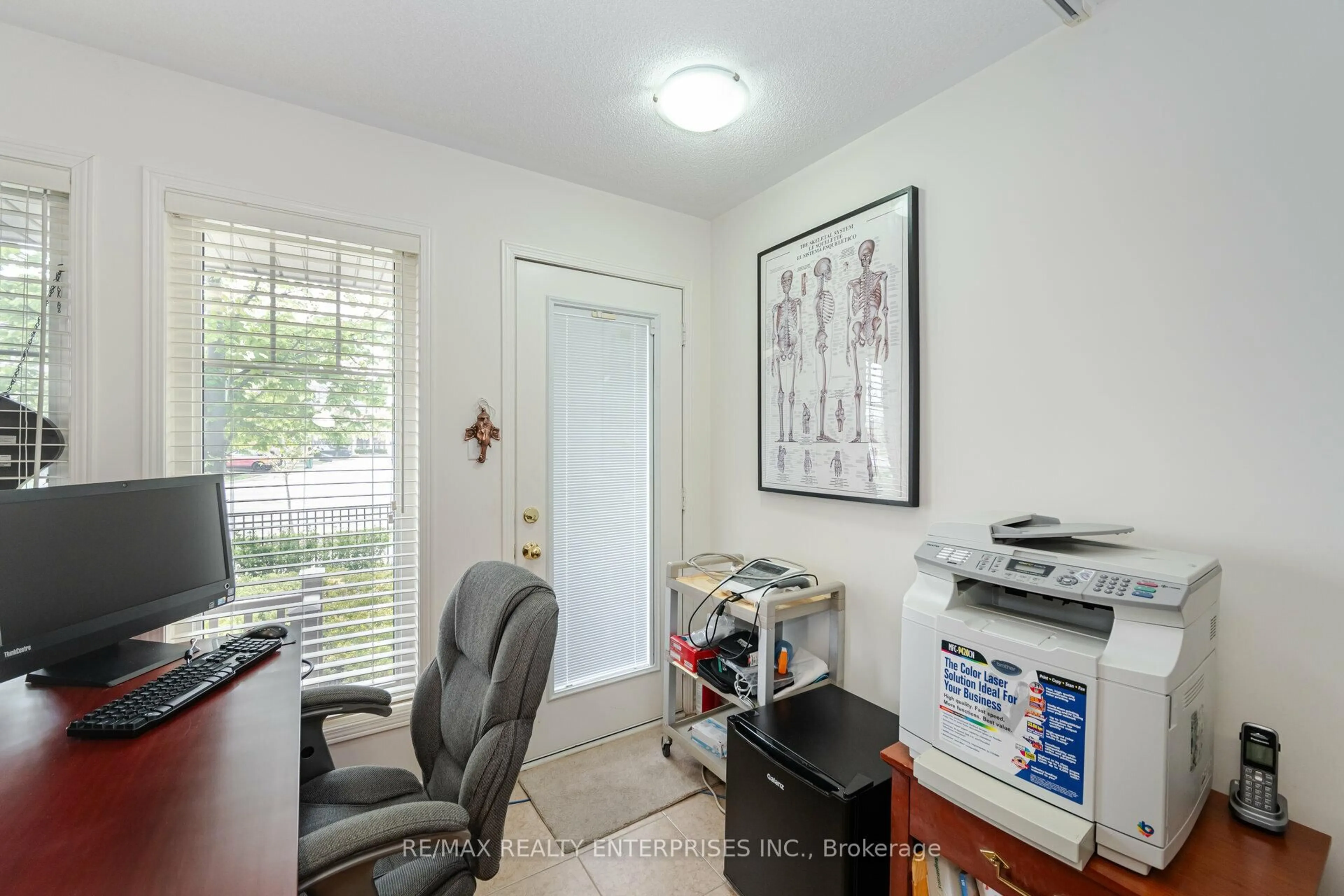 A pic of a room for 3375 Thomas St #3,4, Mississauga Ontario L5M 0P7