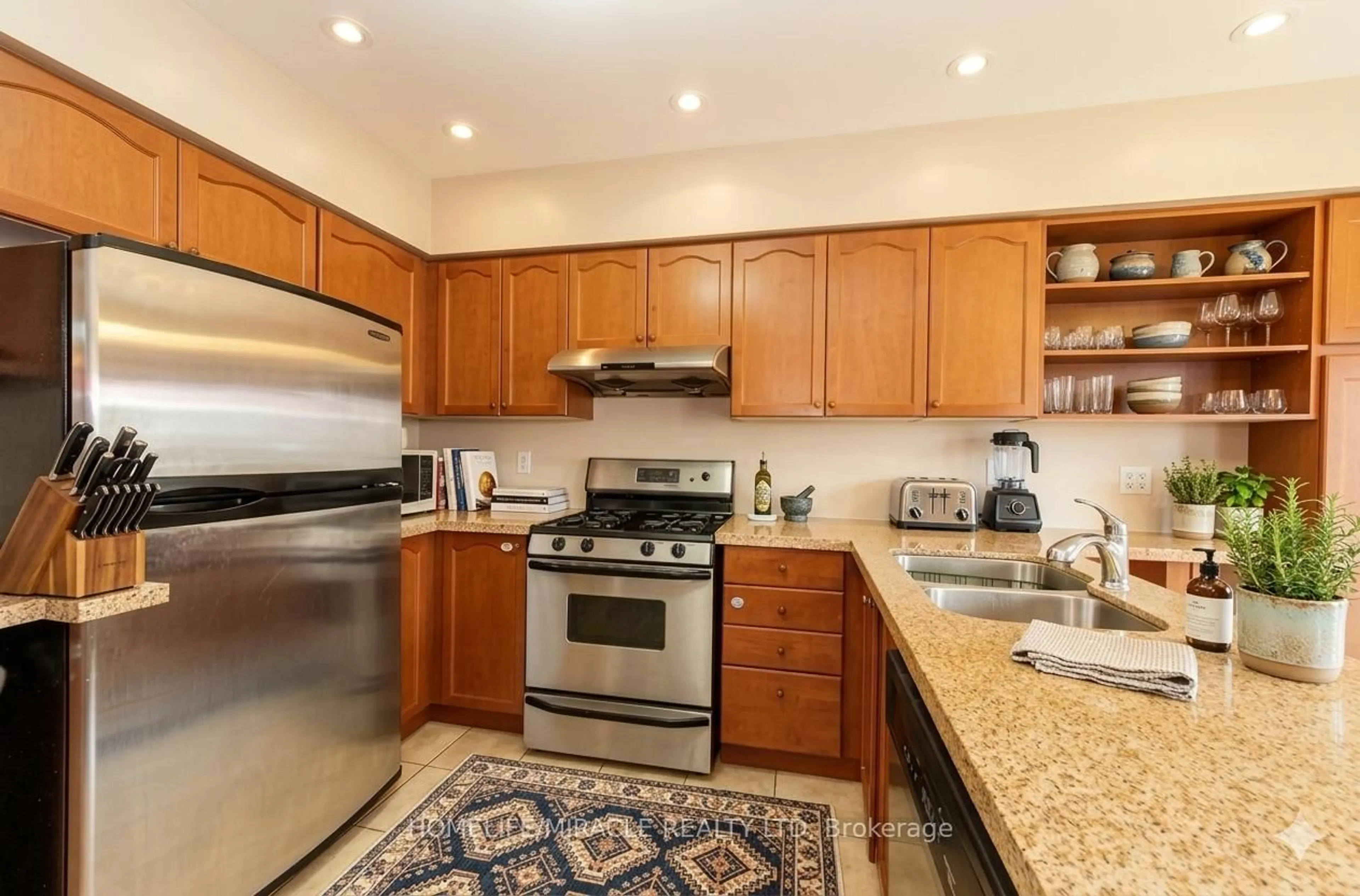 Standard kitchen, ceramic/tile floor for 31 Binder Twine Tr, Brampton Ontario L6X 4S5