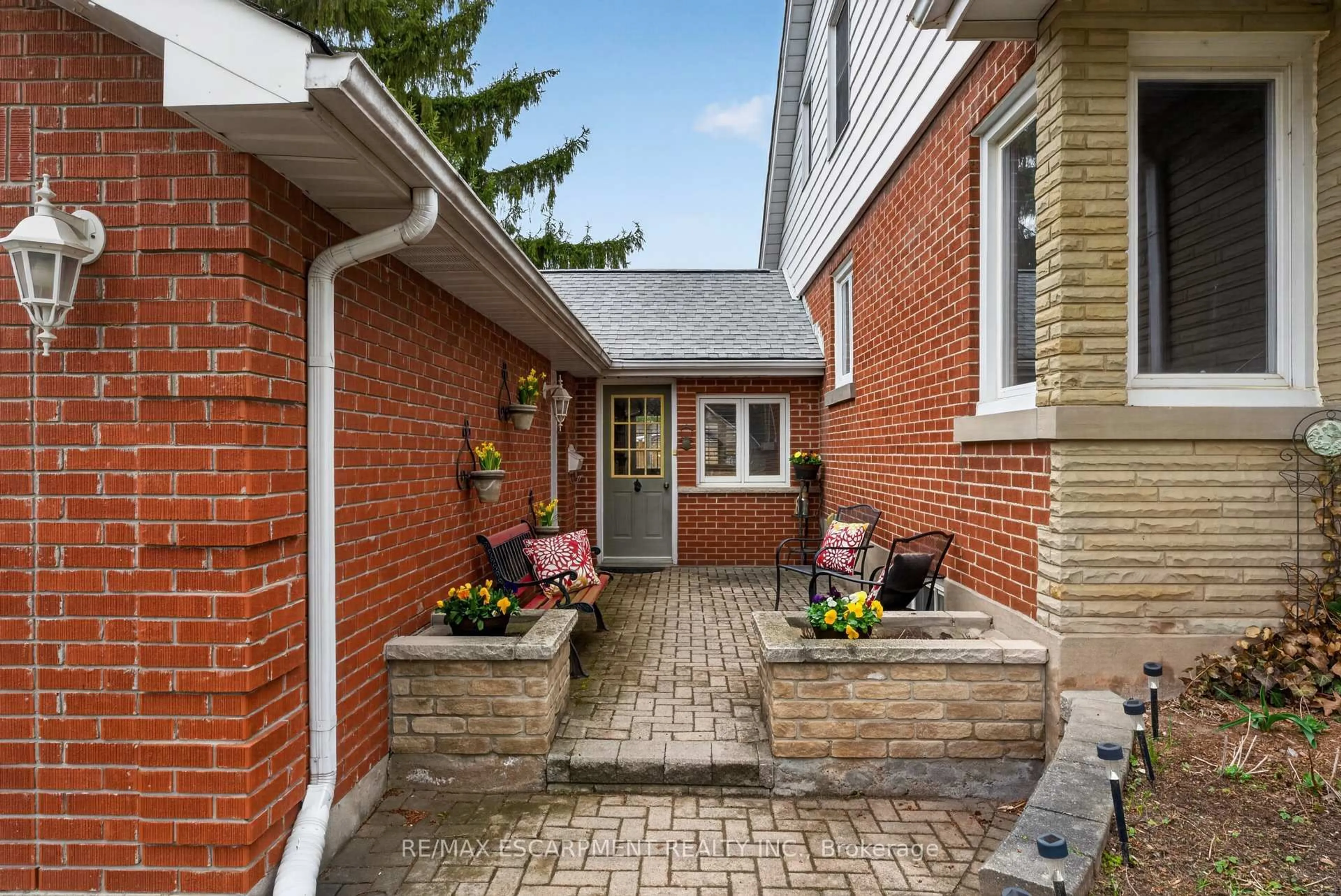 Unknown for 57 Park Ave, Burlington Ontario L7T 1Y2