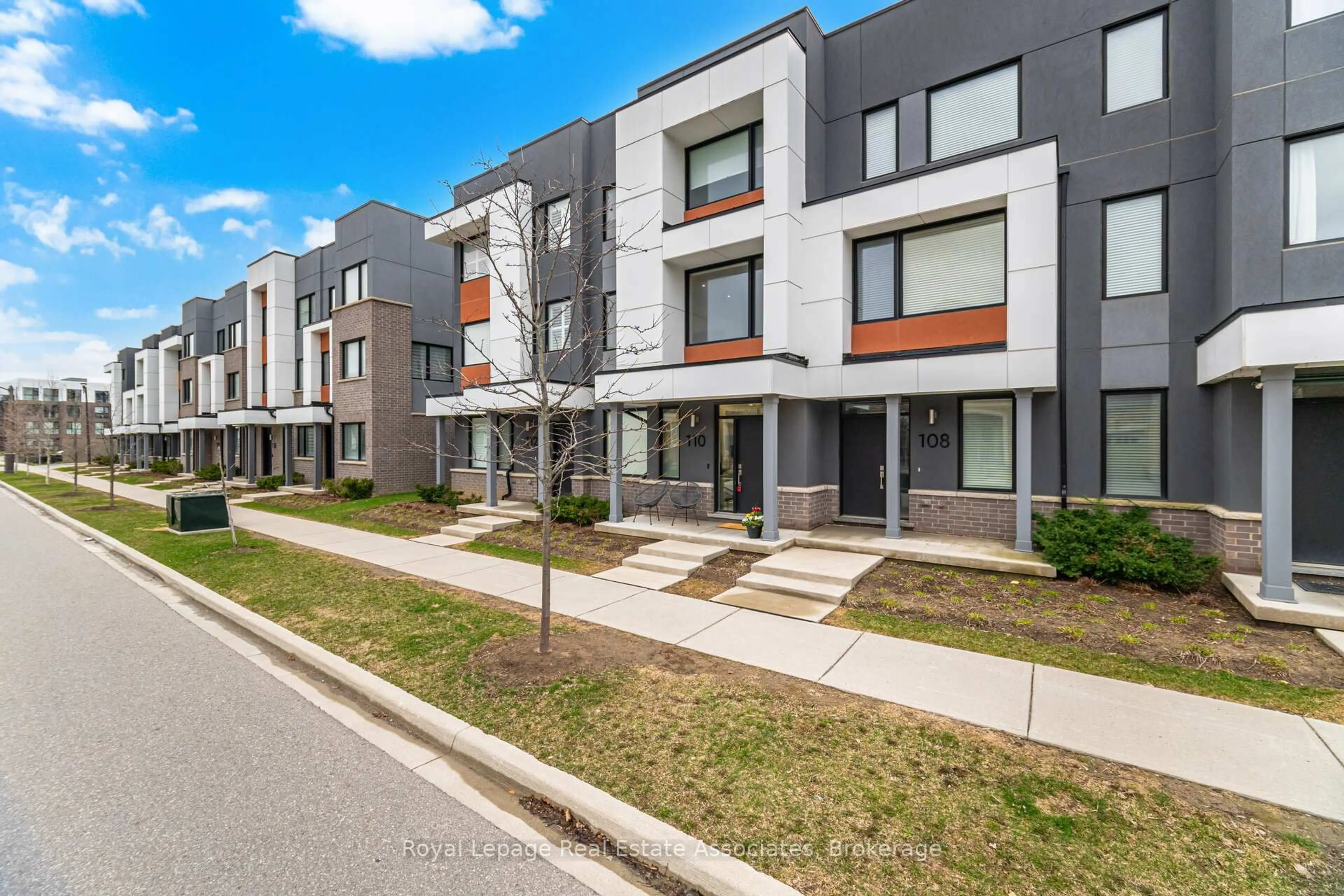 Unknown for 110 HUGUENOT Rd, Oakville Ontario L6H 0J6