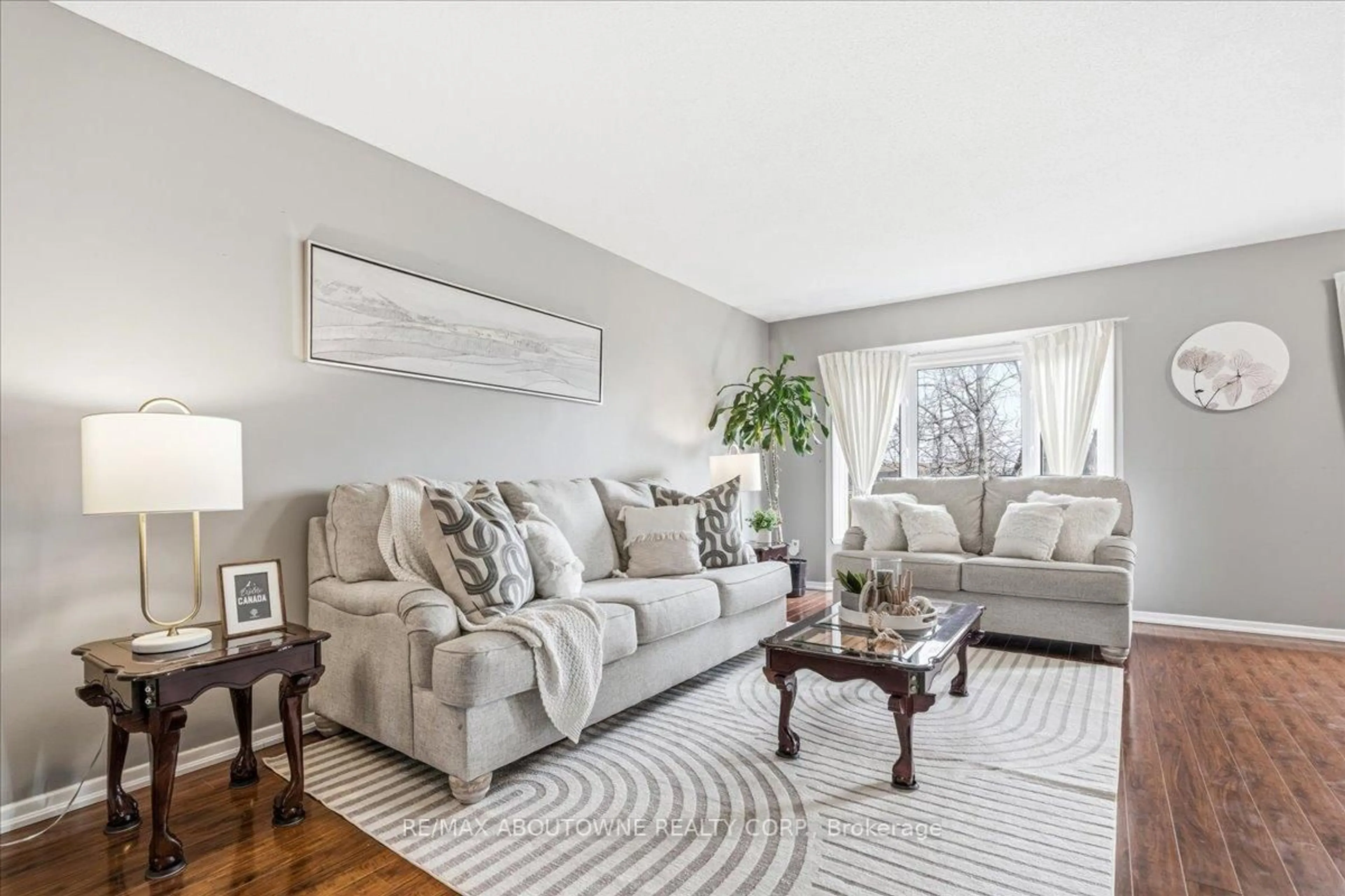 Living room with furniture, unknown for 1148 Bridlewood Tr, Oakville Ontario L6M 2L2