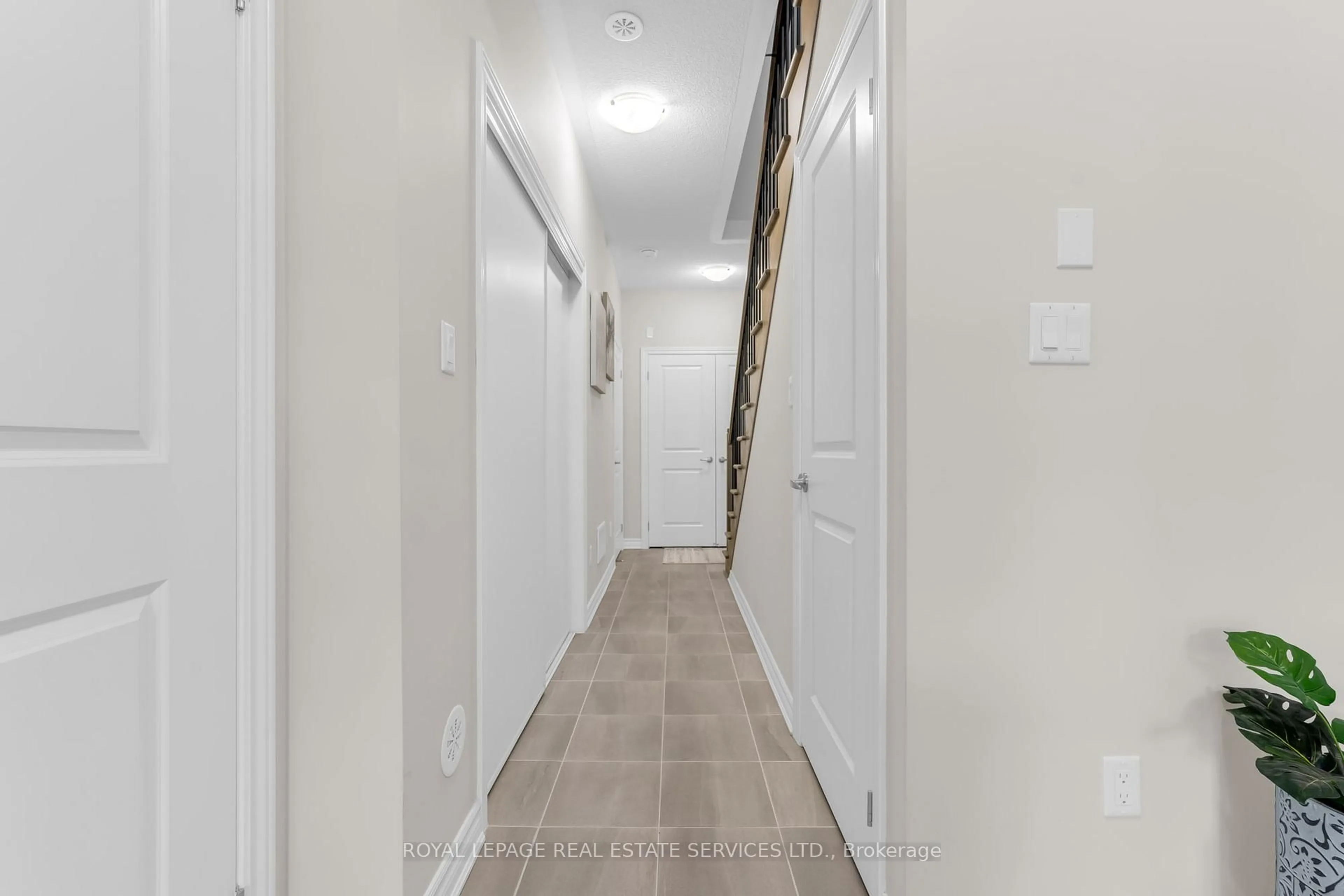 Indoor entryway for 1238 Restivo Lane, Milton Ontario L9T 2X5