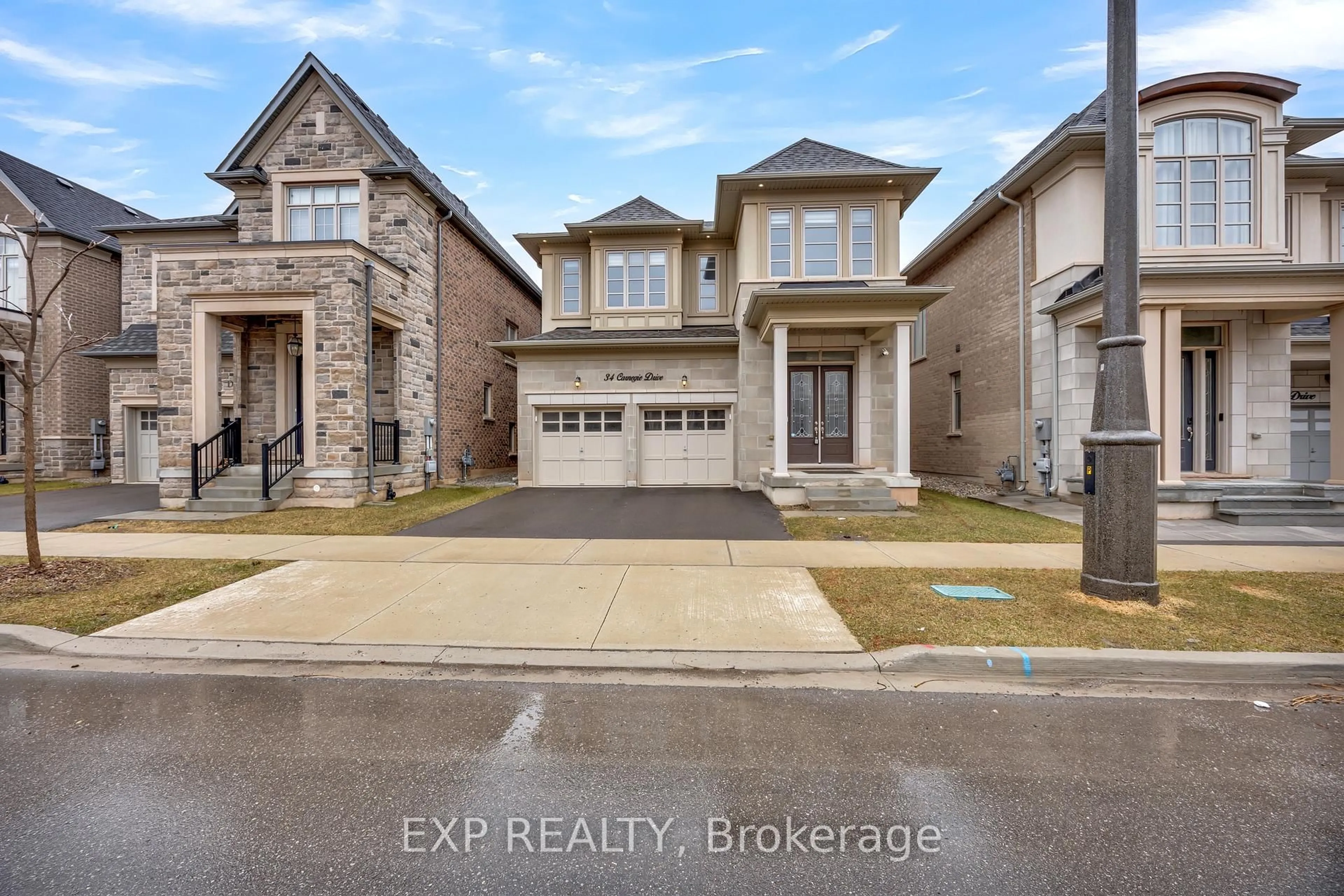 A pic from outside/outdoor area/front of a property/back of a property/a pic from drone, street for 34 Carnegie Dr, Oakville Ontario L6H 0V8