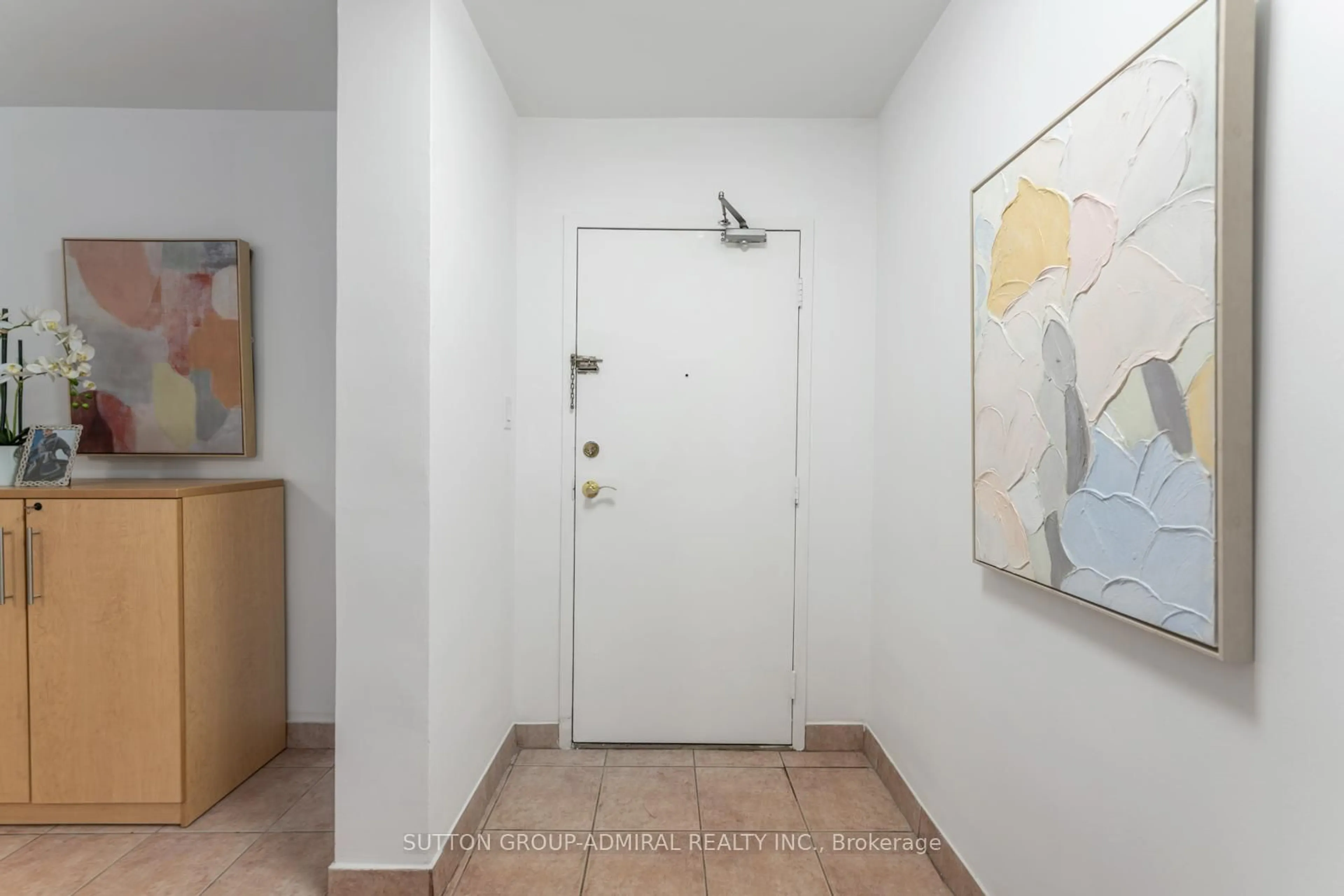 Indoor entryway for 1 Four Winds Dr #508, Toronto Ontario M3J 2T1