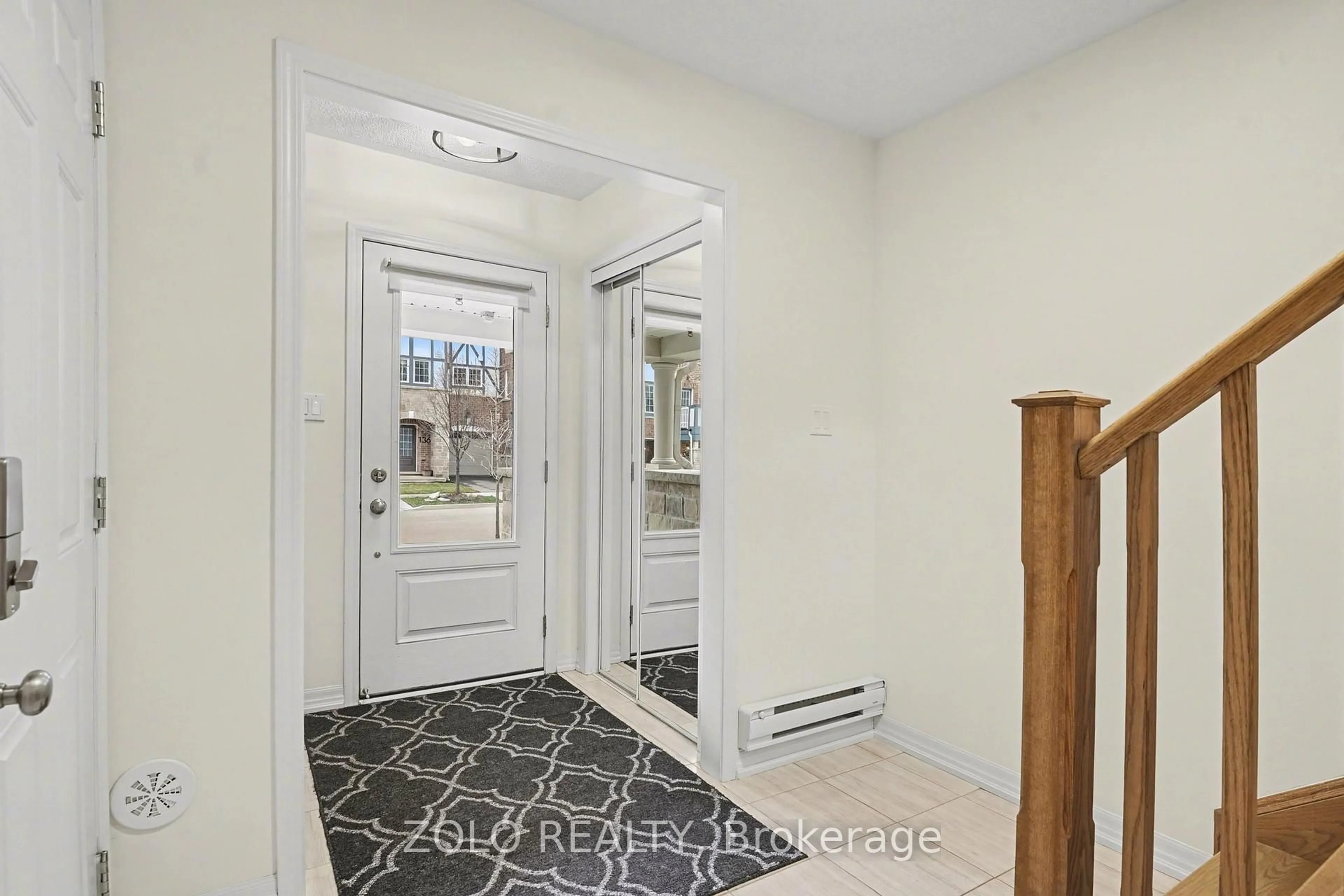 Indoor entryway for 137 Christopher Rd, Oakville Ontario L6H 0X9