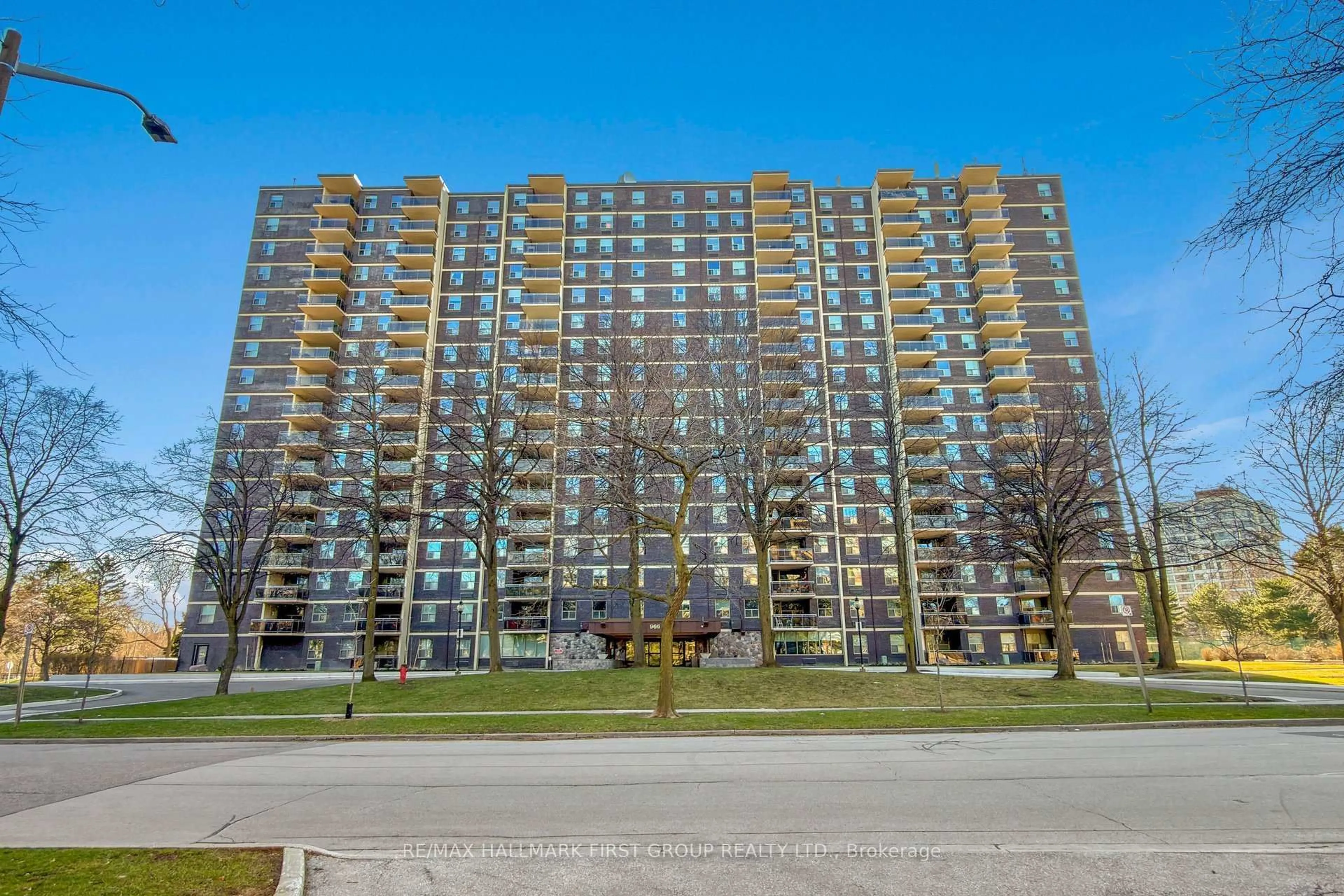 Unknown for 966 Inverhouse Dr #609, Mississauga Ontario L5J 4B6