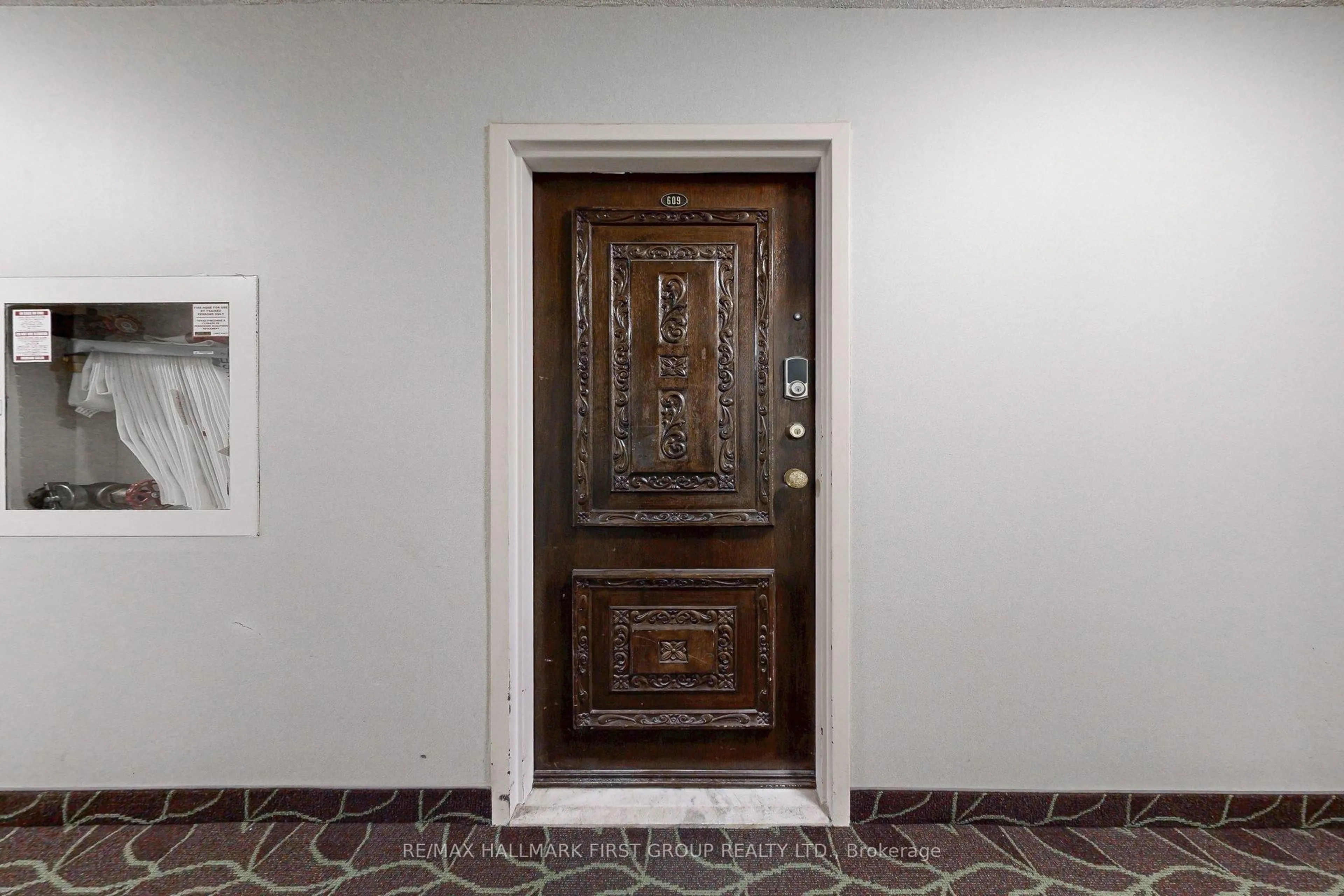 Indoor entryway for 966 Inverhouse Dr #609, Mississauga Ontario L5J 4B6