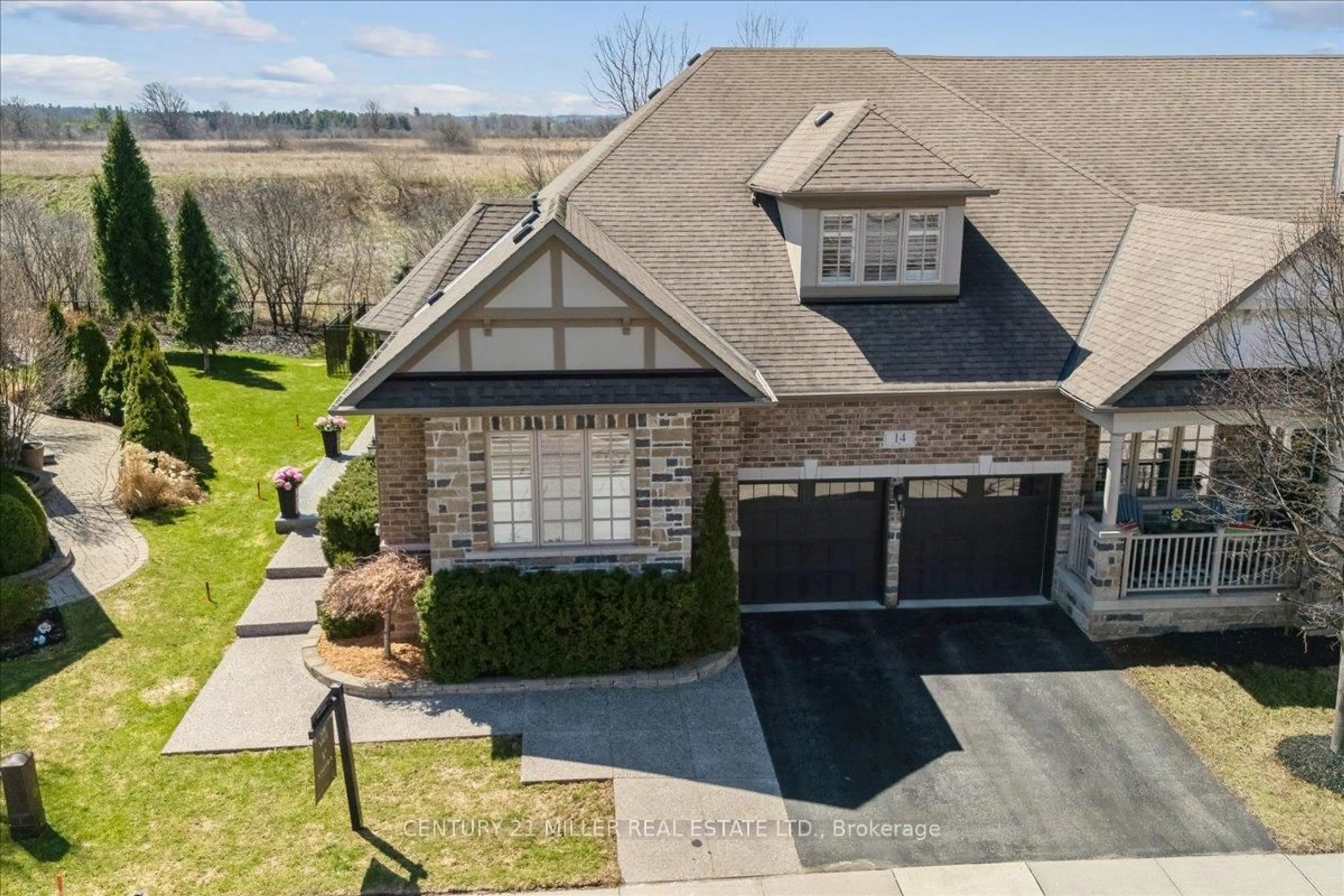 A pic from outside/outdoor area/front of a property/back of a property/a pic from drone, street for 3353 Liptay Ave #14, Oakville Ontario L6M 0M6