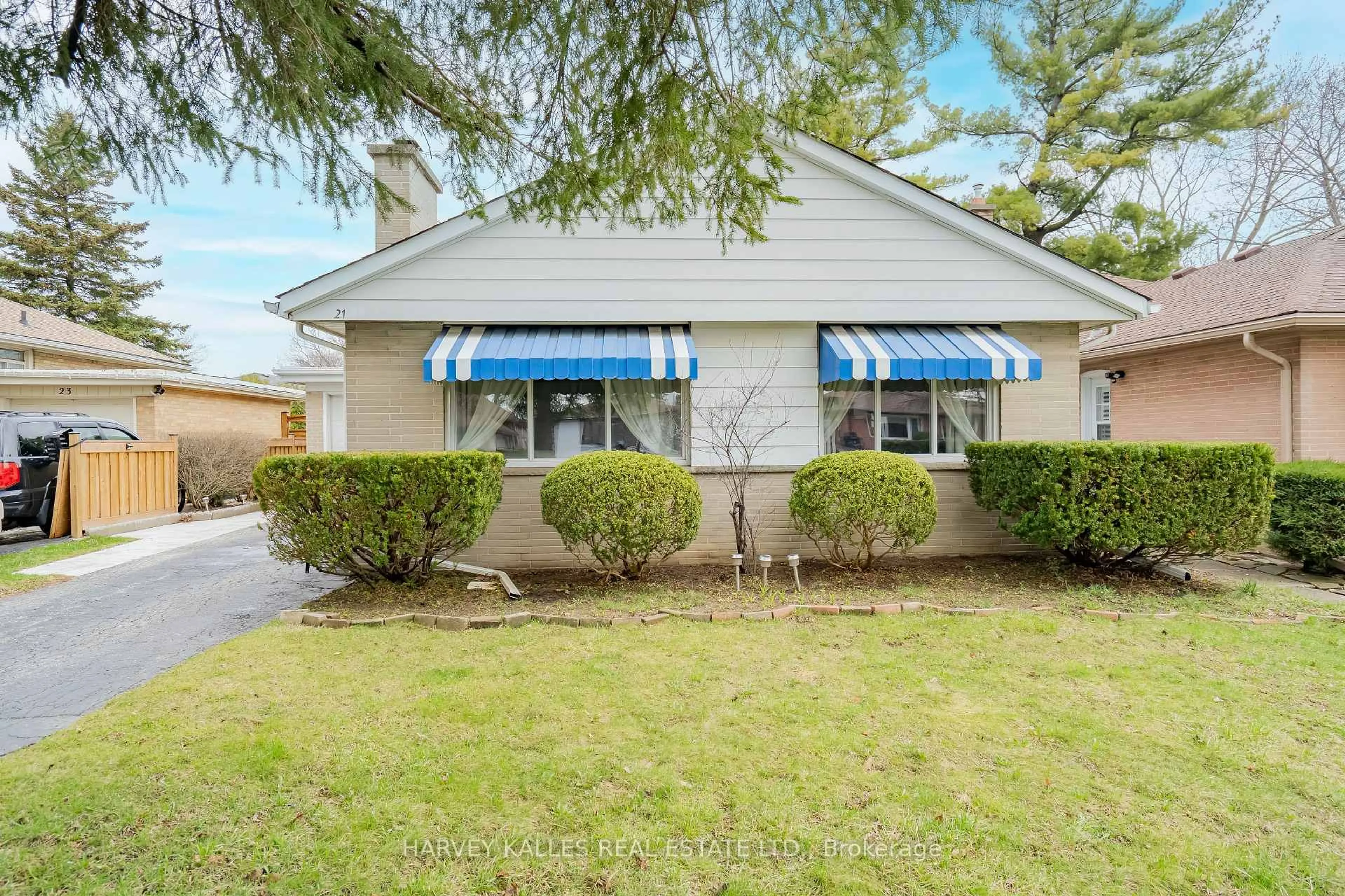 Home with vinyl exterior material, street for 21 Barford Rd, Toronto Ontario M9W 4H3