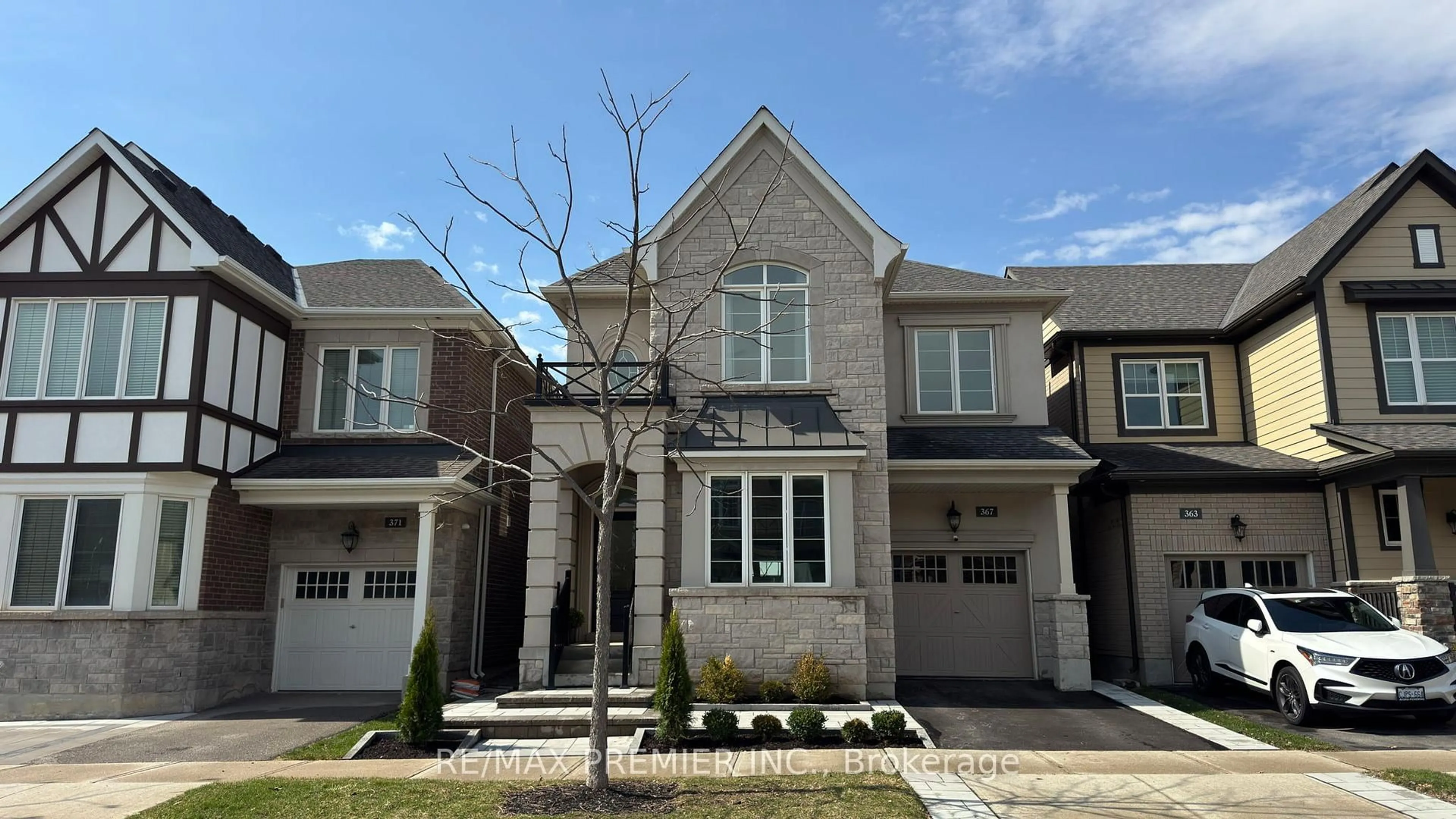 Home with brick exterior material, street for 367 Begonia Gdns, Oakville Ontario L6M 1L7