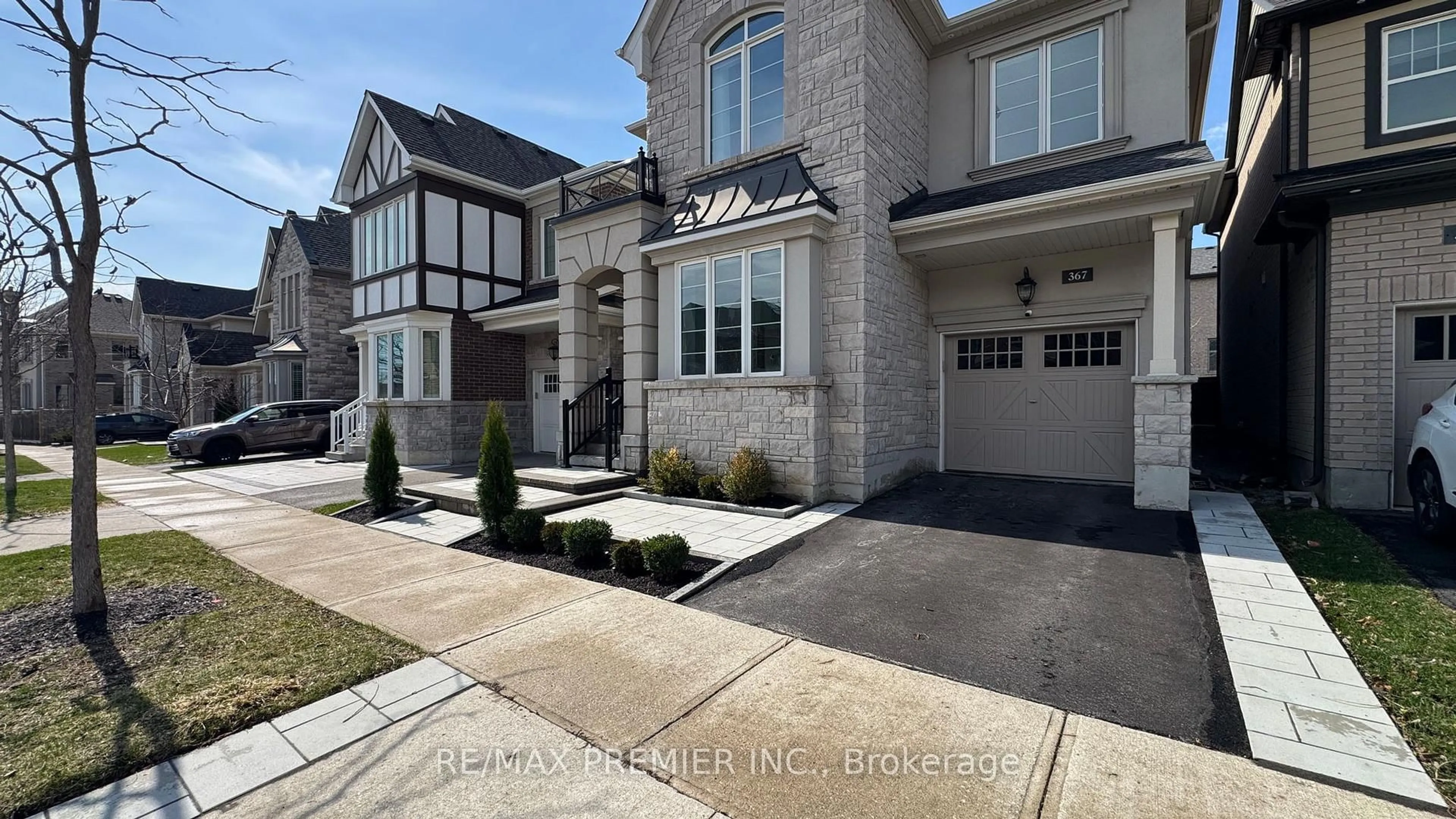 Home with brick exterior material, street for 367 Begonia Gdns, Oakville Ontario L6M 1L7
