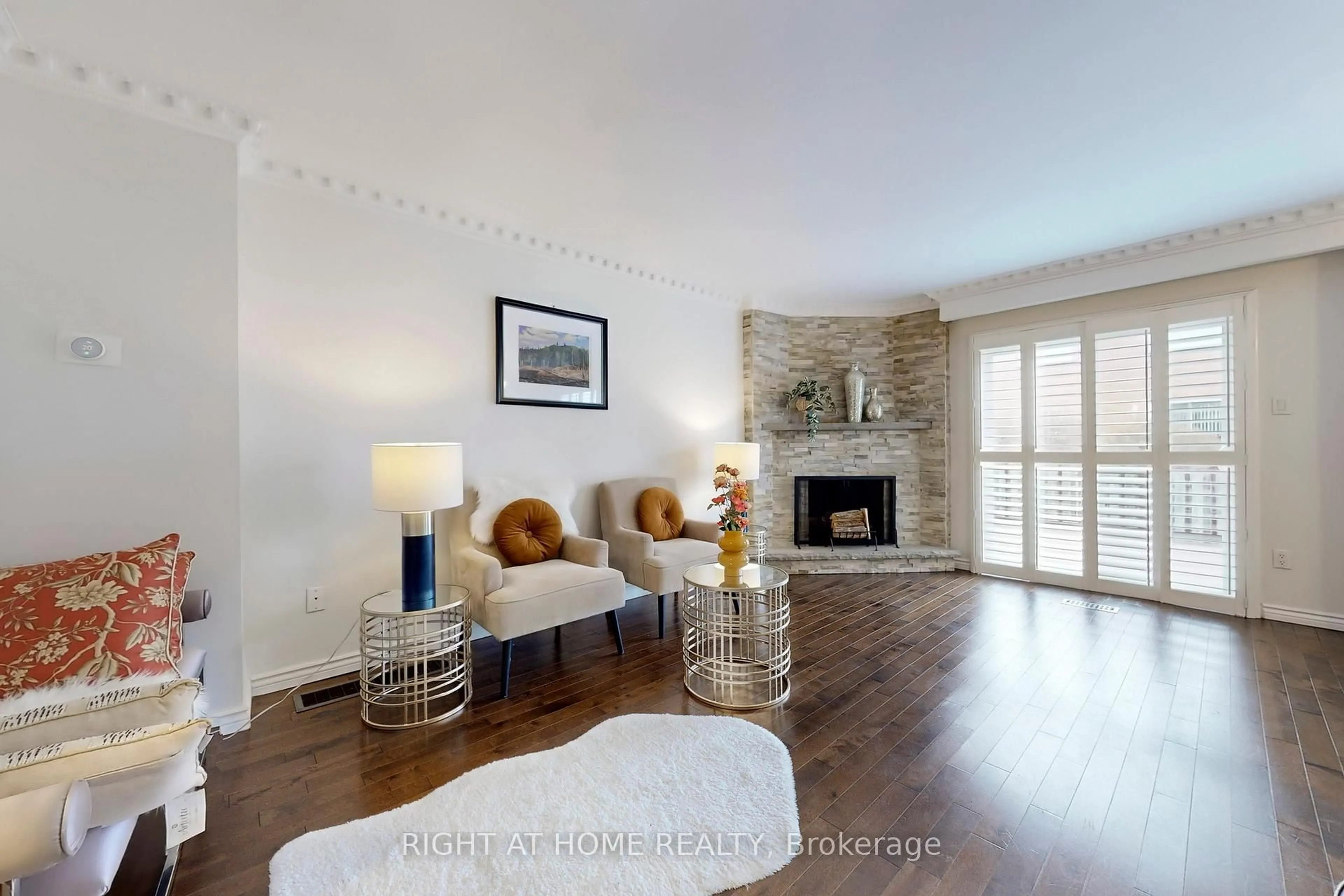 Living room with furniture, unknown for 4151 Quaker Hill Dr, Mississauga Ontario L5C 3M2