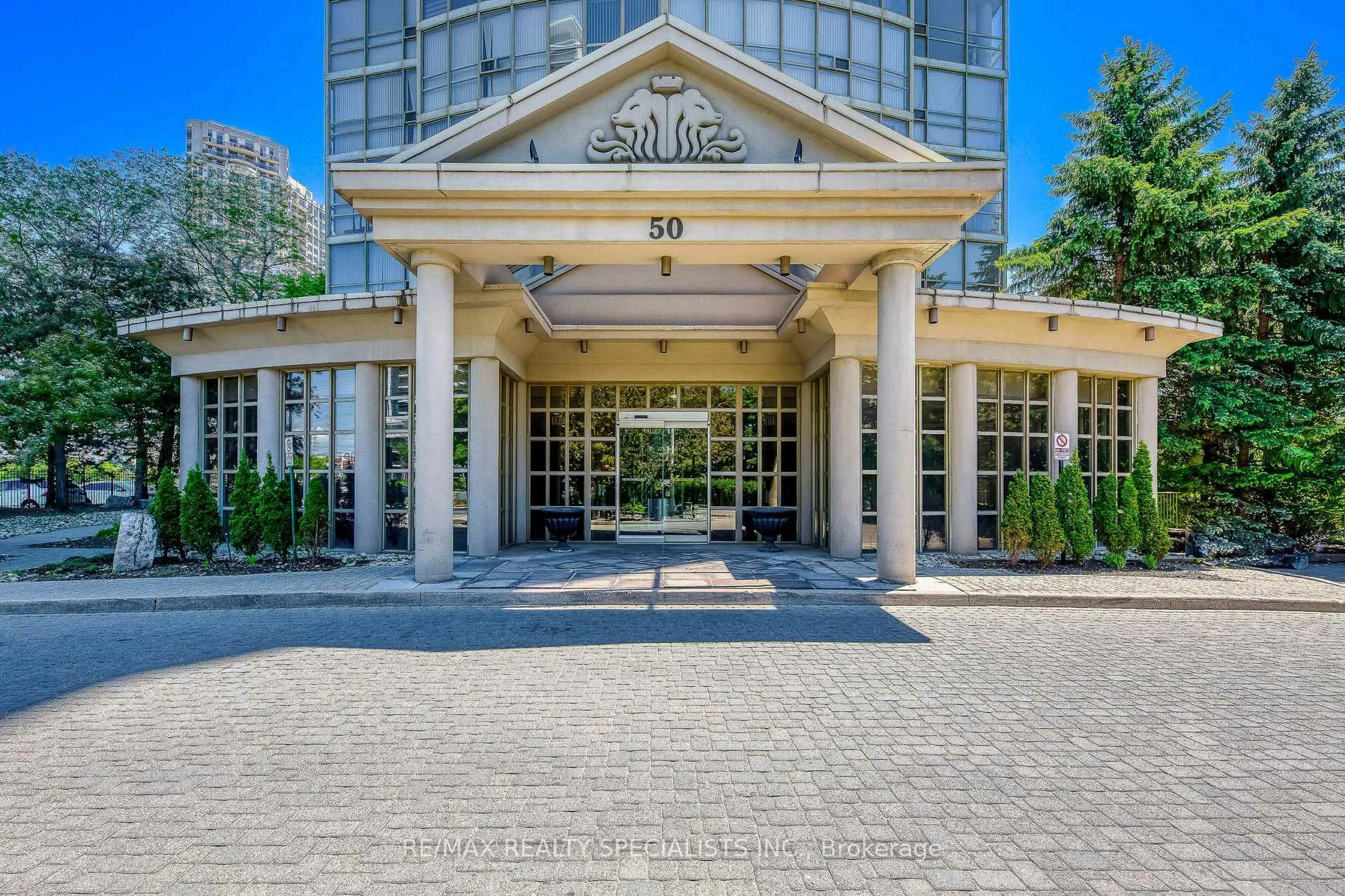 Indoor foyer for 50 Eglinton Ave #604, Mississauga Ontario L5R 3P5