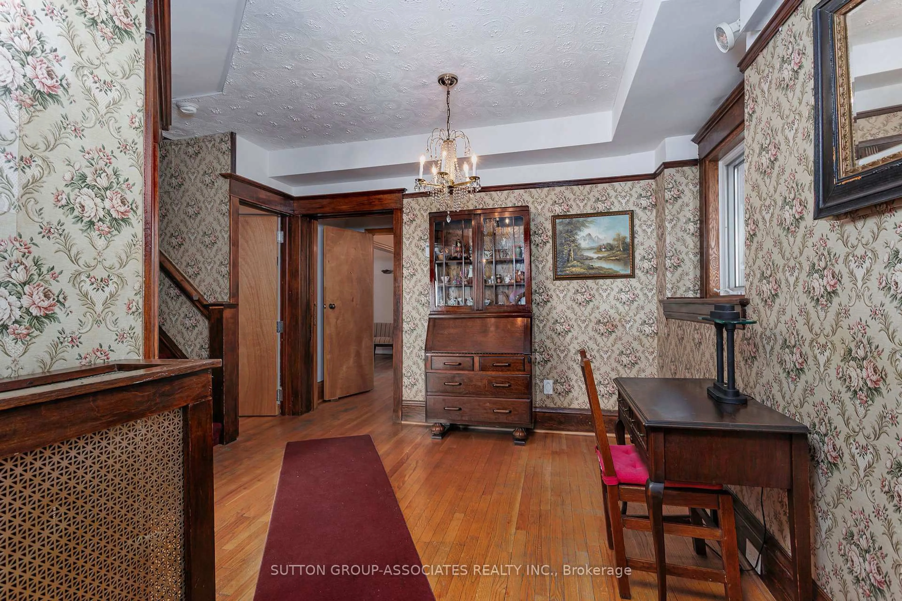 Indoor foyer for 1546 King St, Toronto Ontario M6K 1J6