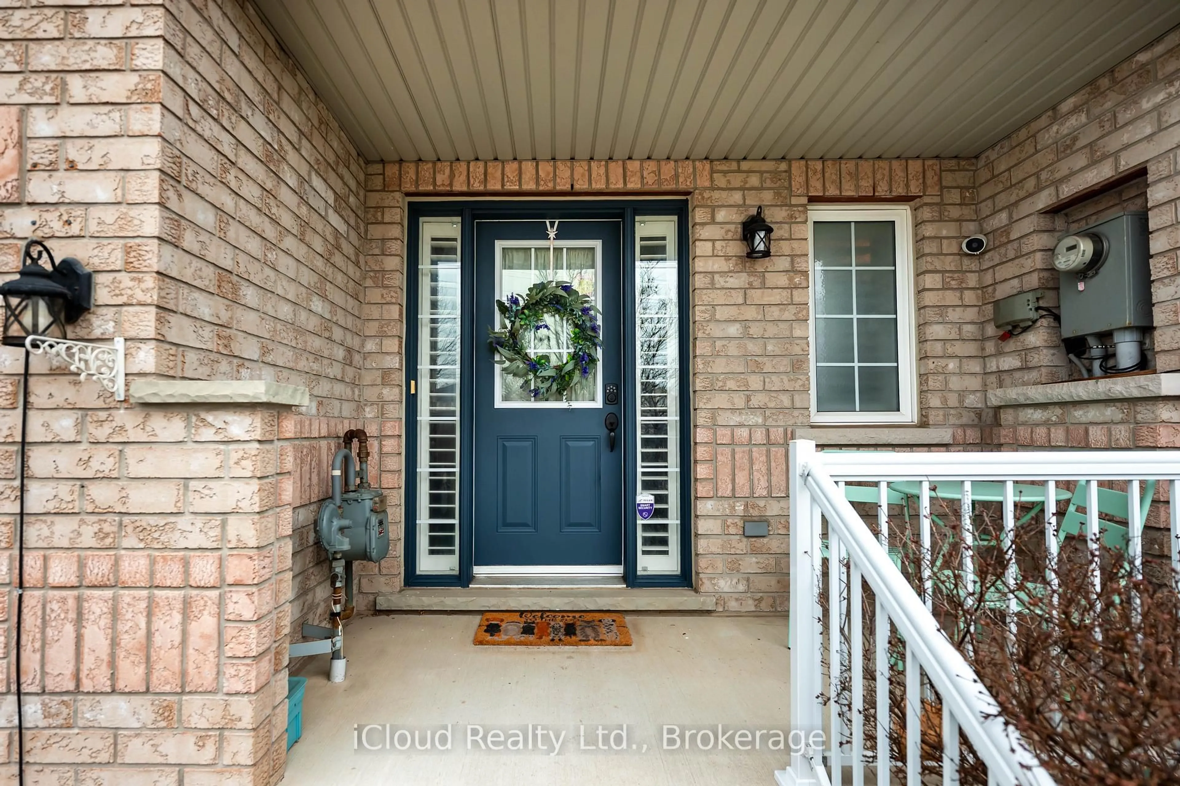 Indoor entryway for 100 Goldham Way, Halton Hills Ontario L7G 0C8