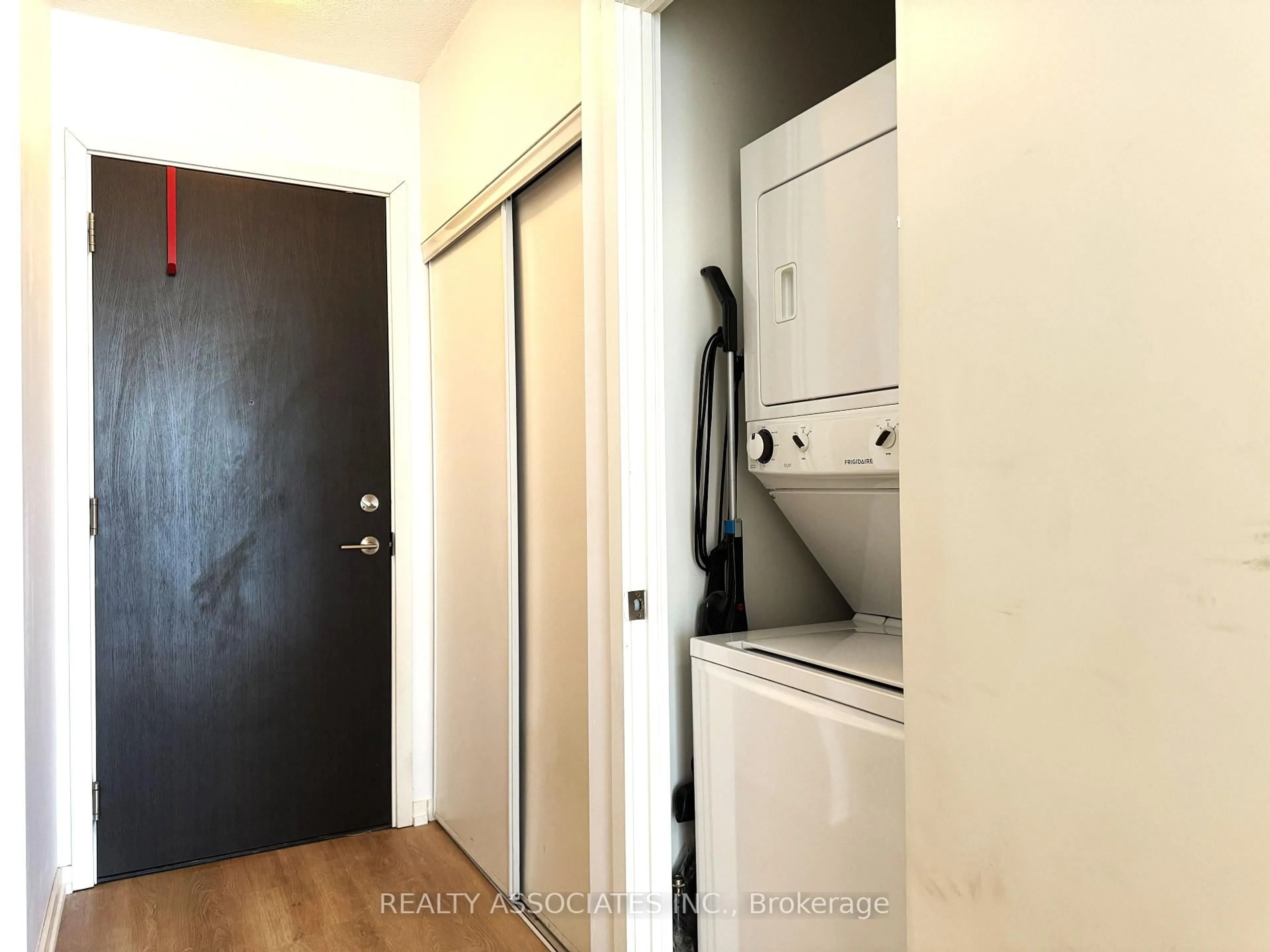 Unknown for 105 The Queensway Way #813, Toronto Ontario M6S 5B5