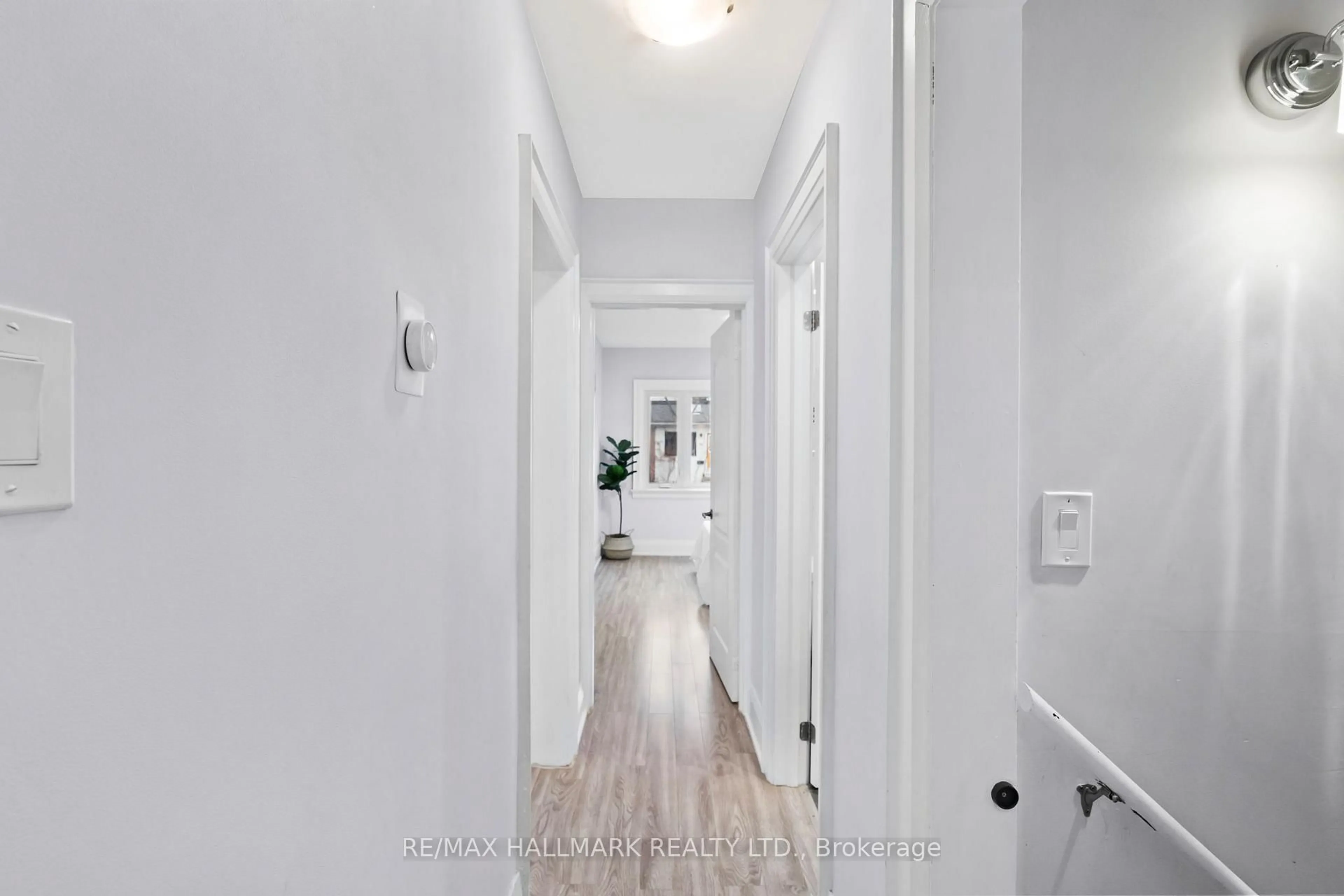 Indoor entryway for 431 Beresford Ave, Toronto Ontario M6S 3B6