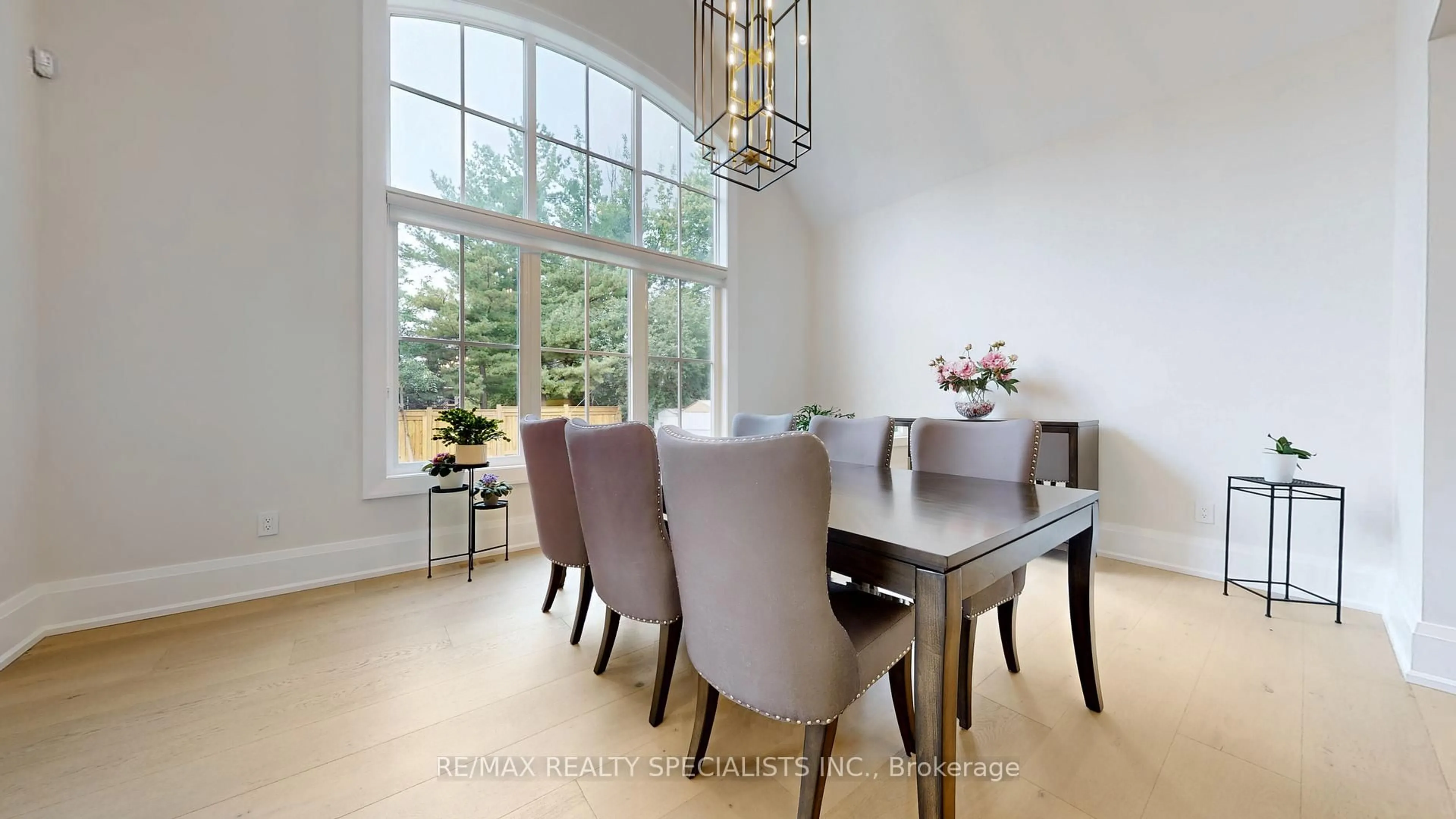 Dining room, wood/laminate floor for 212 Southview Rd, Oakville Ontario L6K 2P4