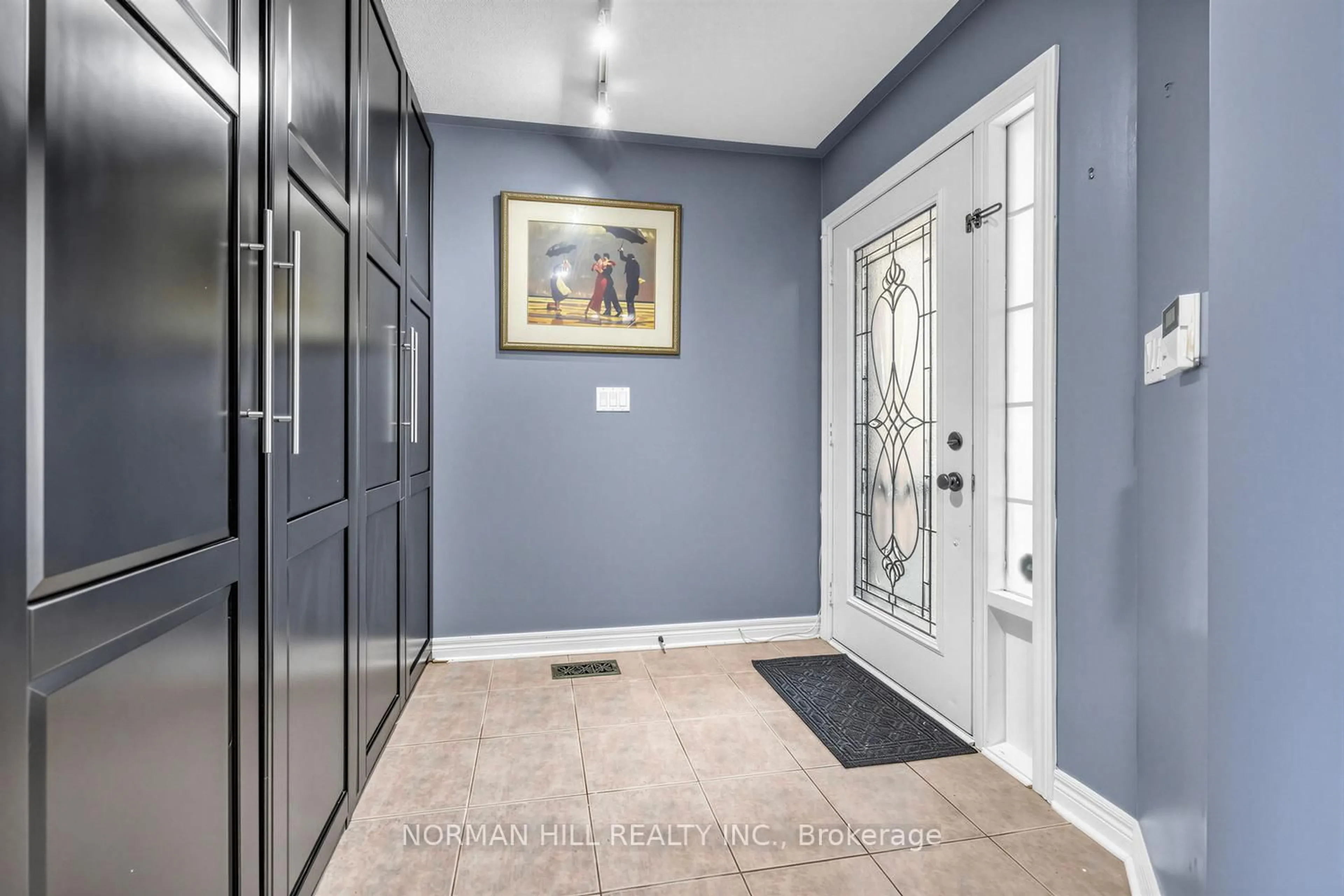 Indoor entryway for 93 Humbershed Cres, Caledon Ontario L7E 2X4