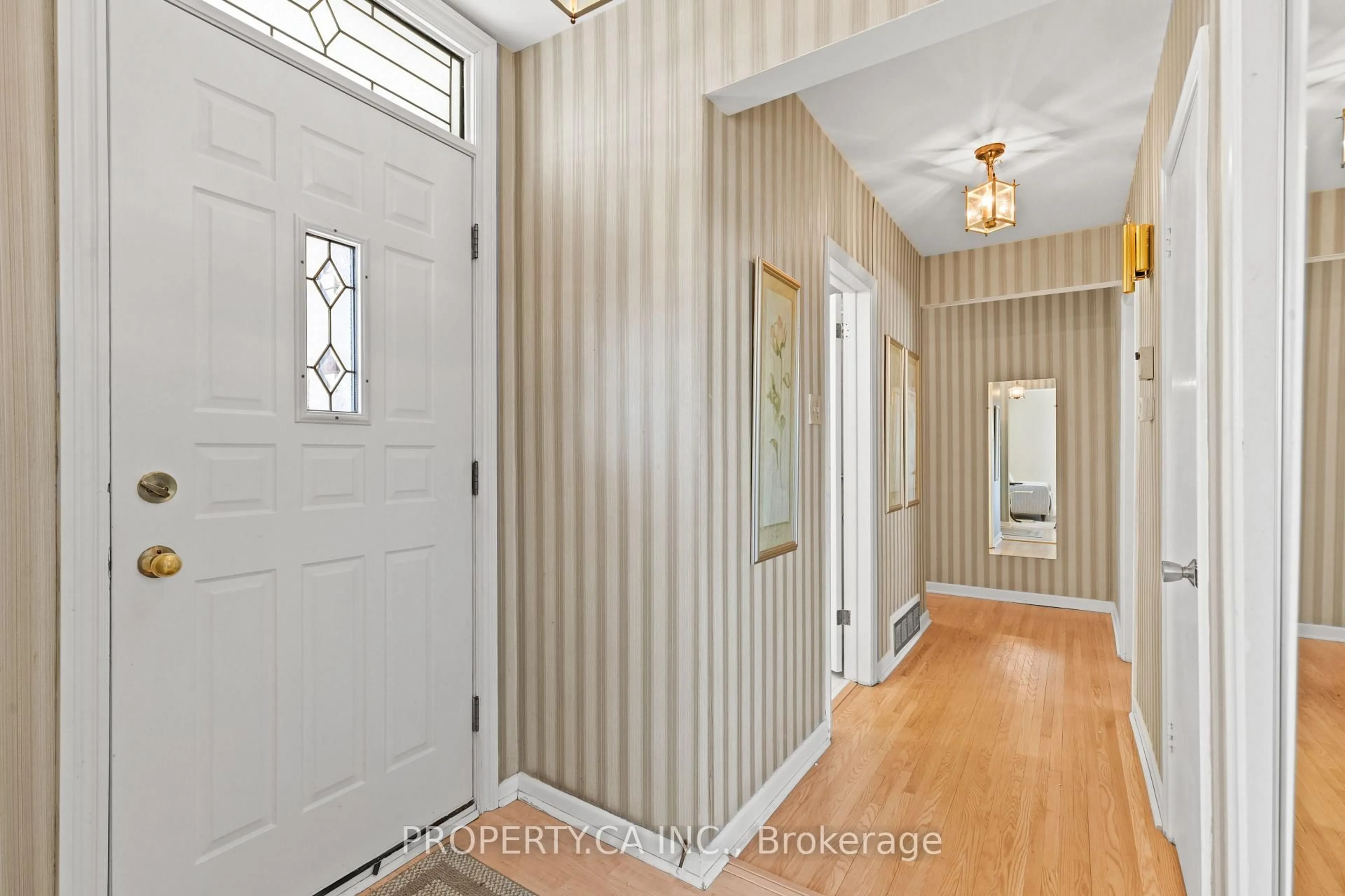 Indoor entryway for 38 Florida Cres, Toronto Ontario M9M 1P5