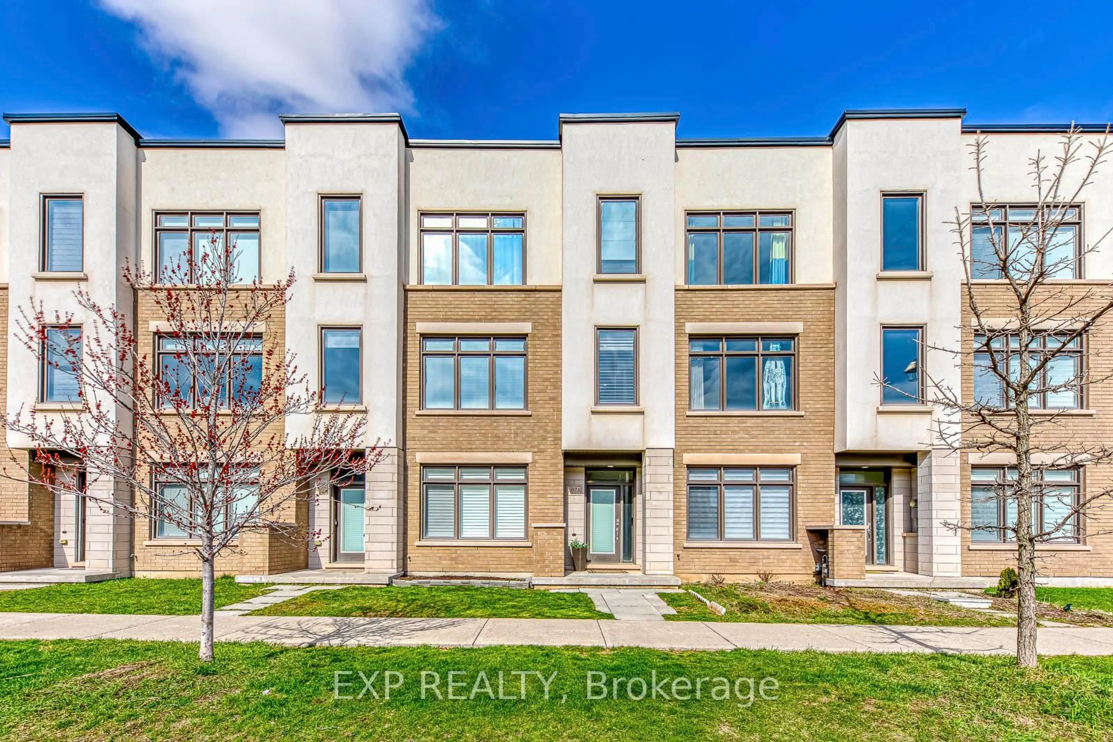 A pic from outside/outdoor area/front of a property/back of a property/a pic from drone, street for 3075 Ernest Appelbe Blvd, Oakville Ontario L6H 0M1