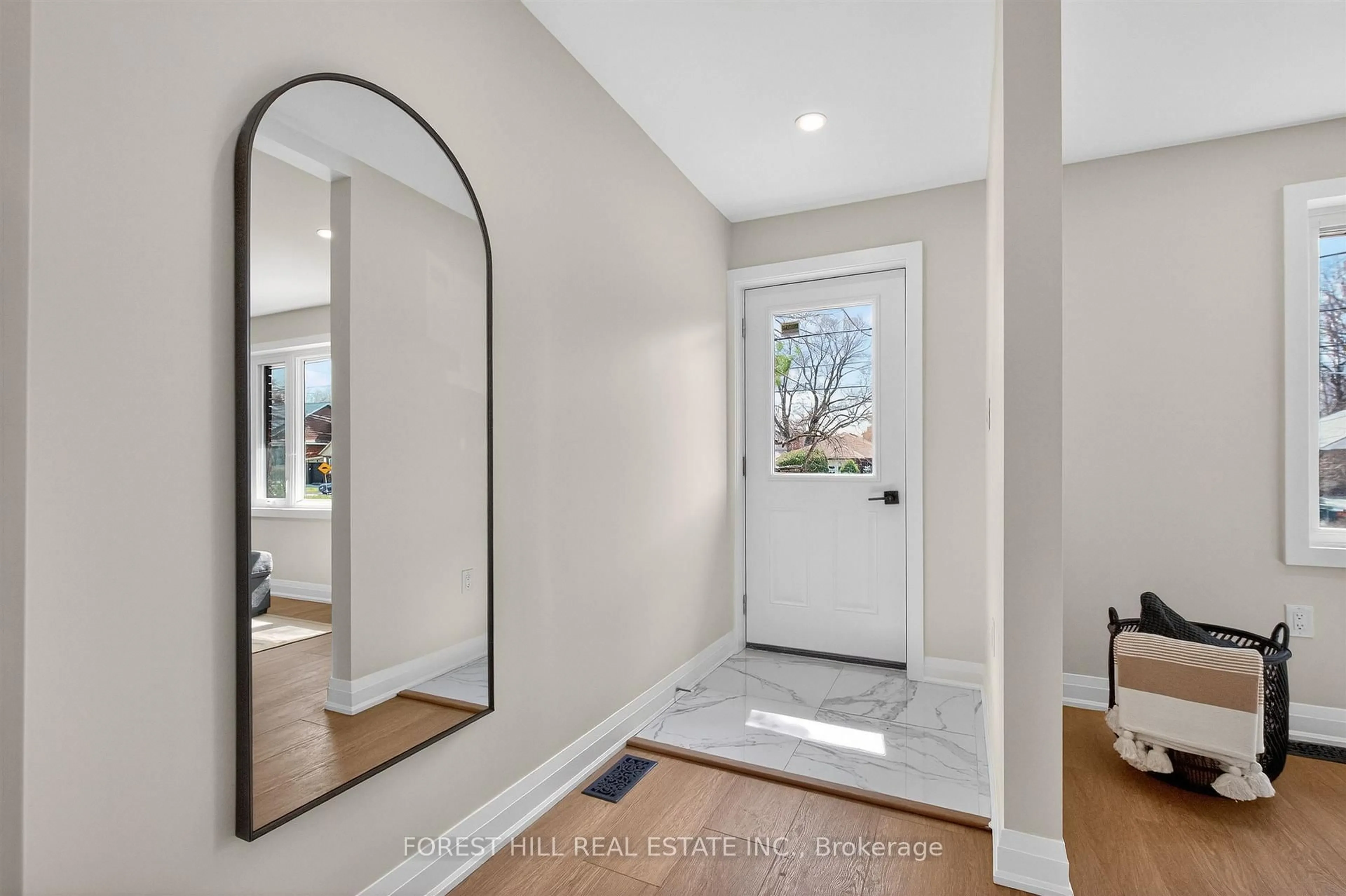 Indoor entryway for 17 Alexander St, Toronto Ontario M8V 2K7